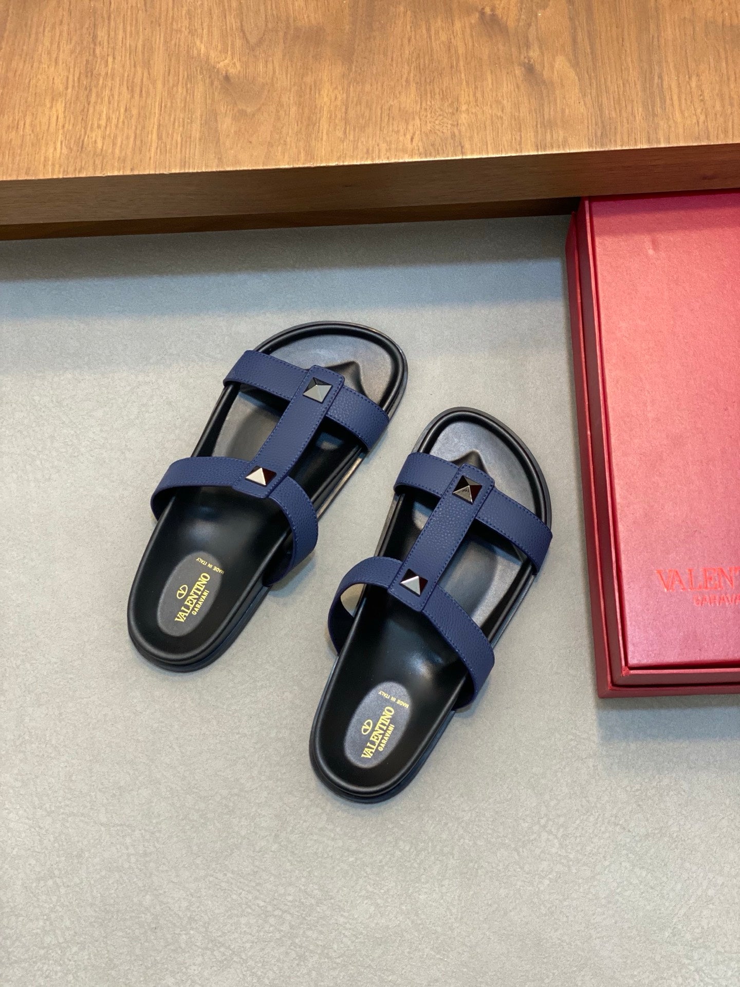 LuxluxHouse Best Quality Sandals Valentino