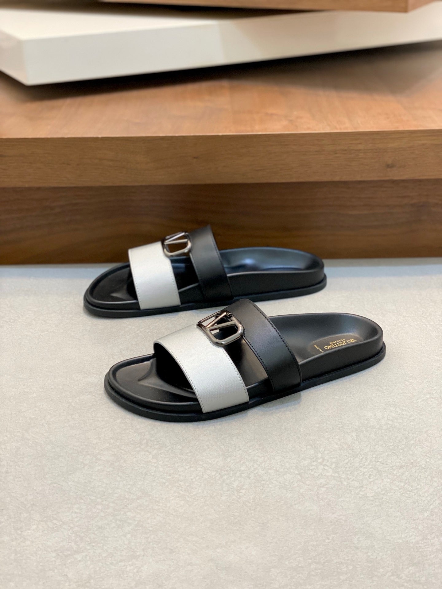 LuxluxHouse Best Quality Sandals Valentino