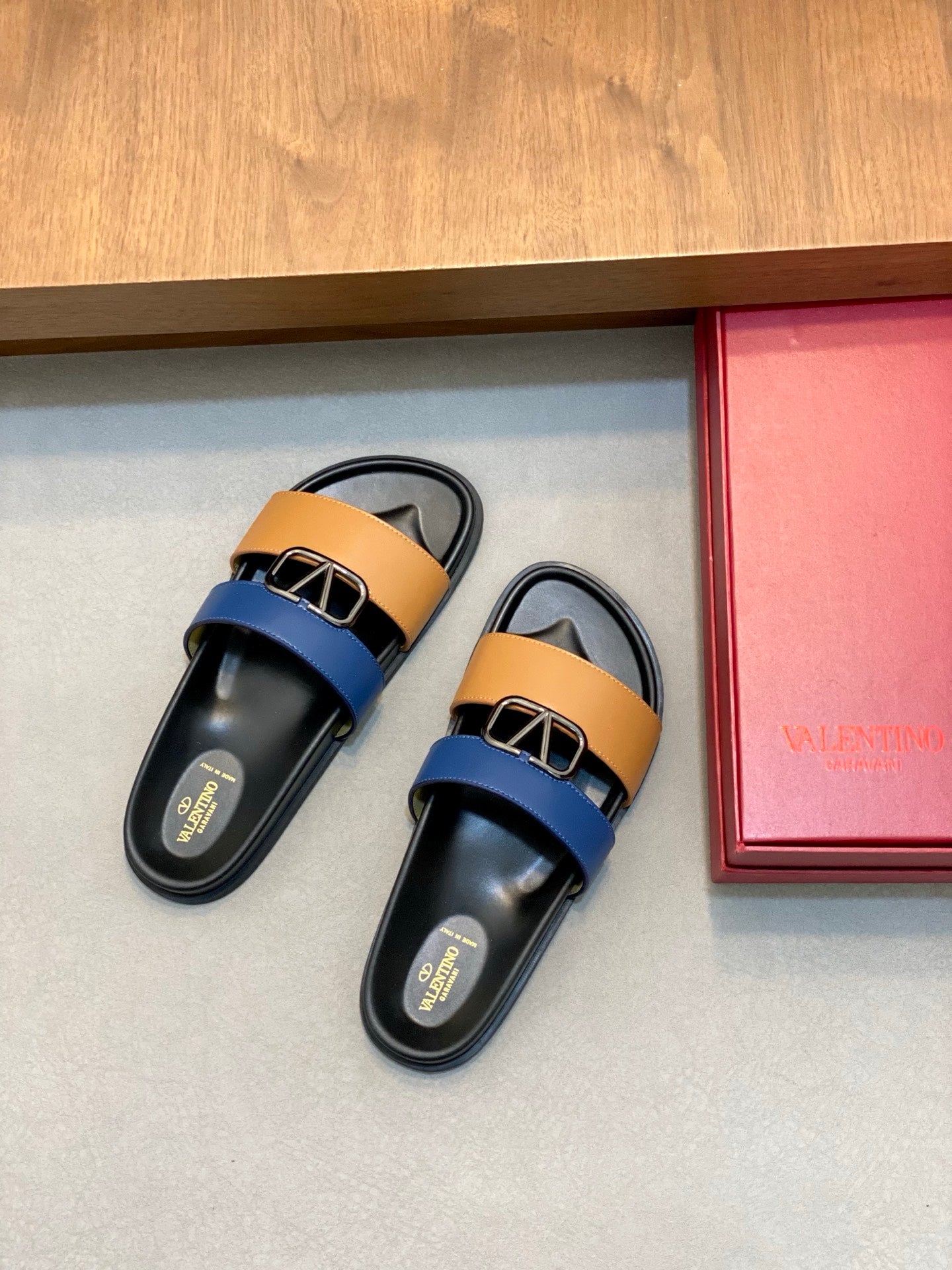 LuxluxHouse Best Quality Sandals Valentino