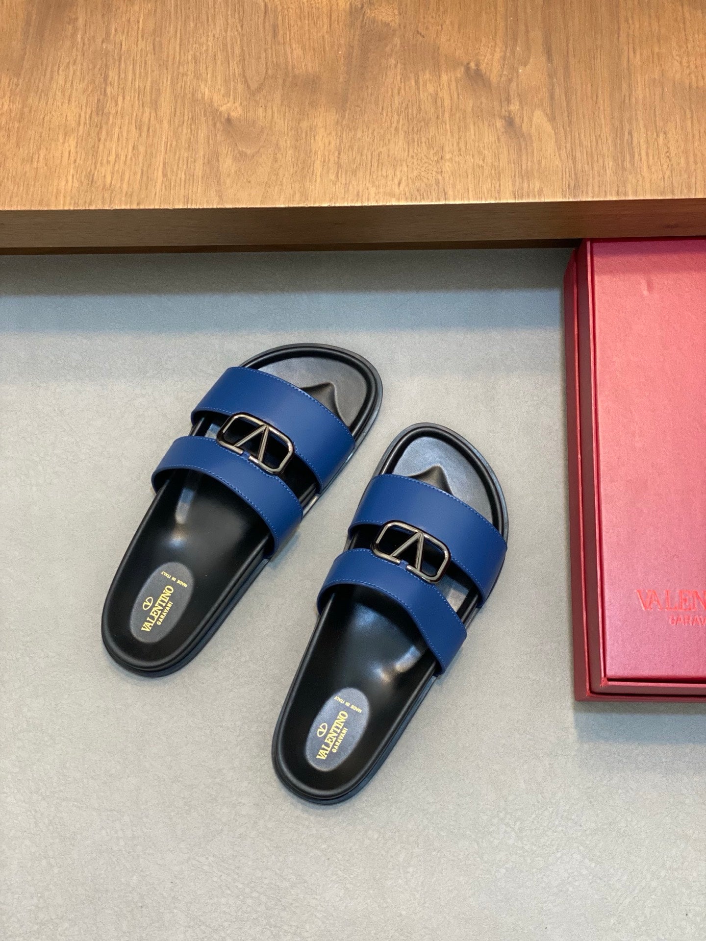 LuxluxHouse Best Quality Sandals Valentino