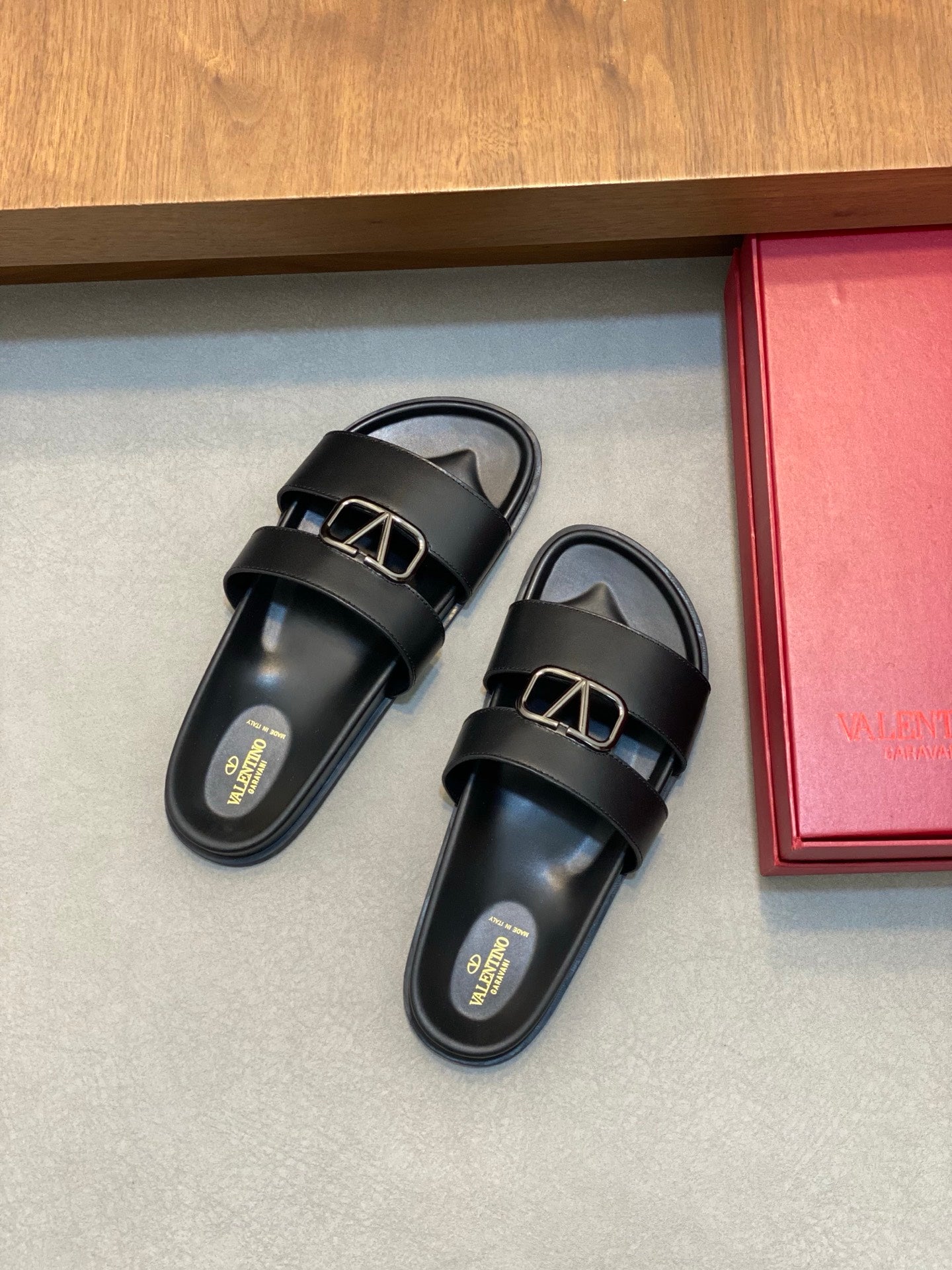 LuxluxHouse Best Quality Sandals Valentino