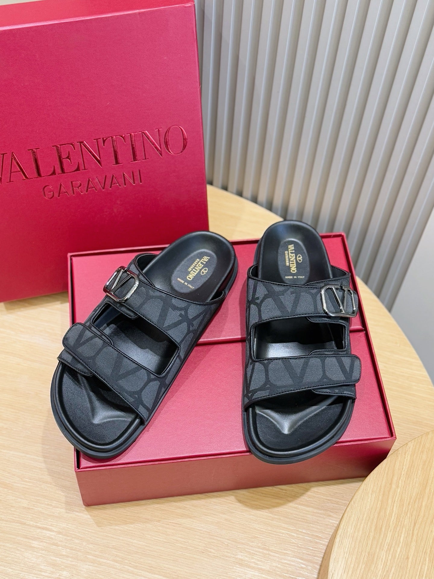 LuxluxHouse Best Quality Sandals Valentino