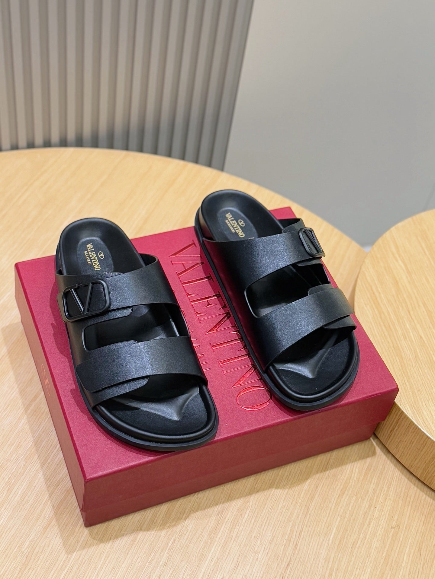LuxluxHouse Best Quality Sandals Valentino