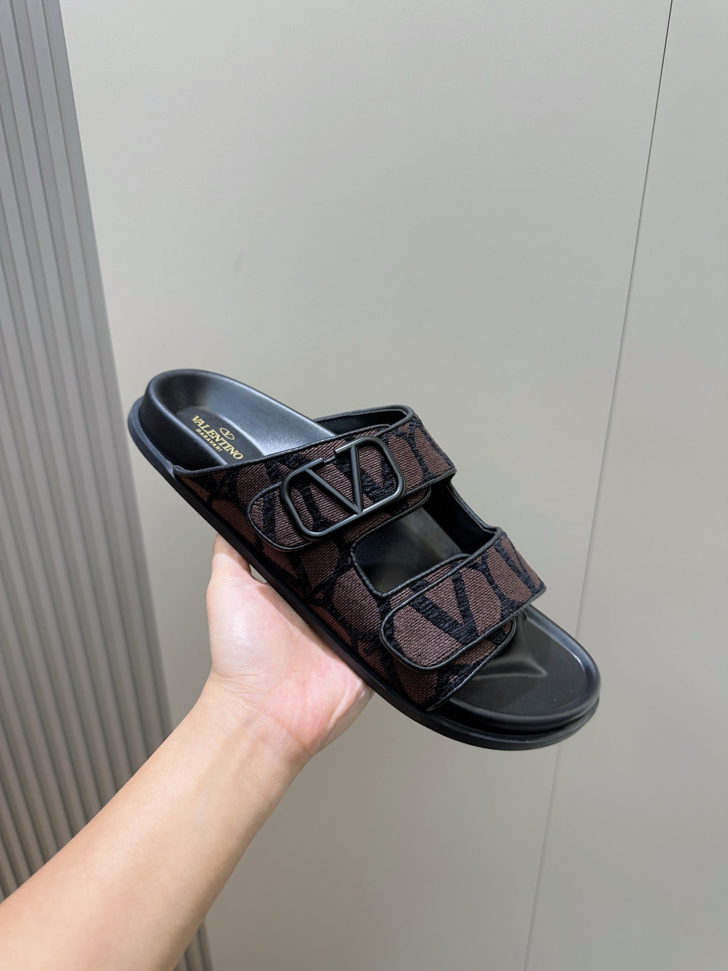 LuxluxHouse Best Quality Sandals Valentino
