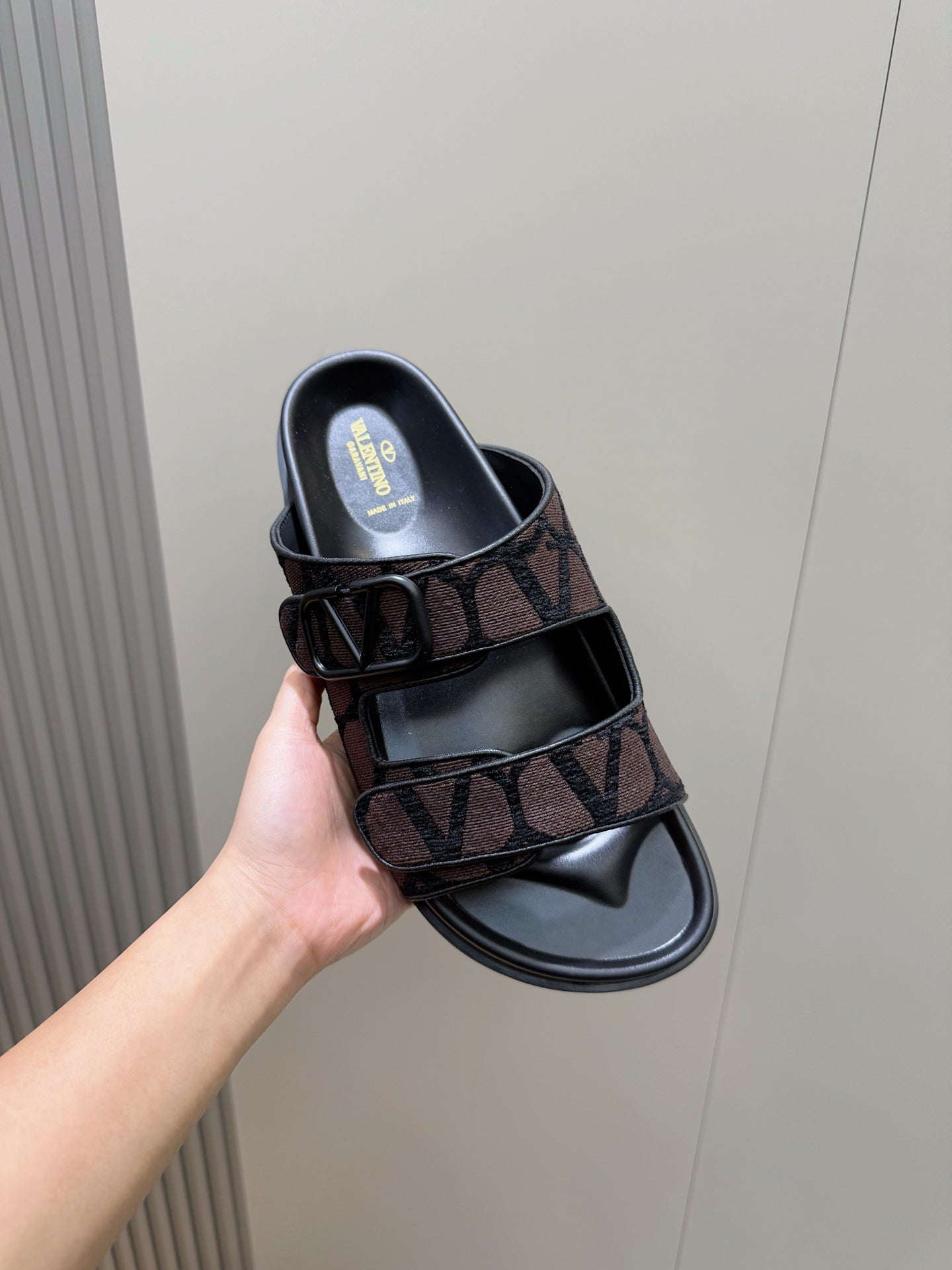 LuxluxHouse Best Quality Sandals Valentino