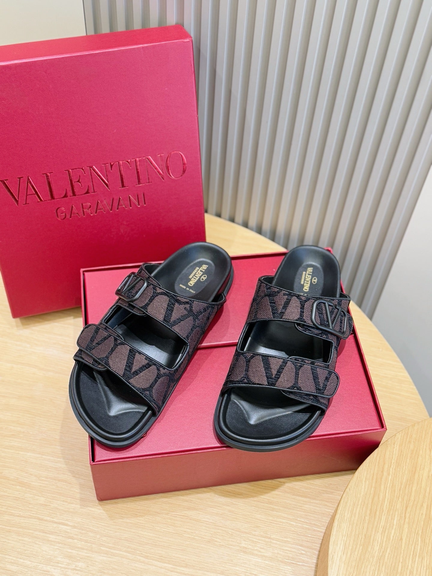 LuxluxHouse Best Quality Sandals Valentino