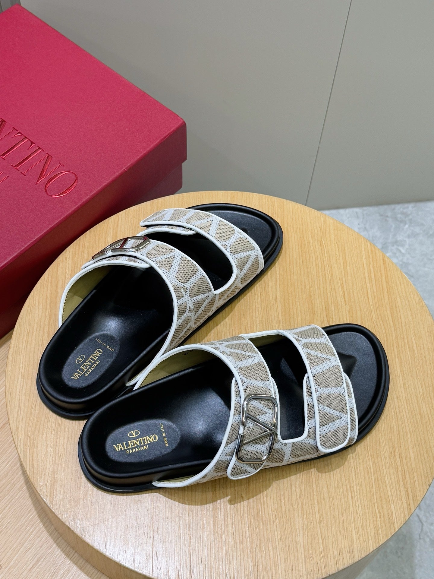 LuxluxHouse Best Quality Sandals Valentino