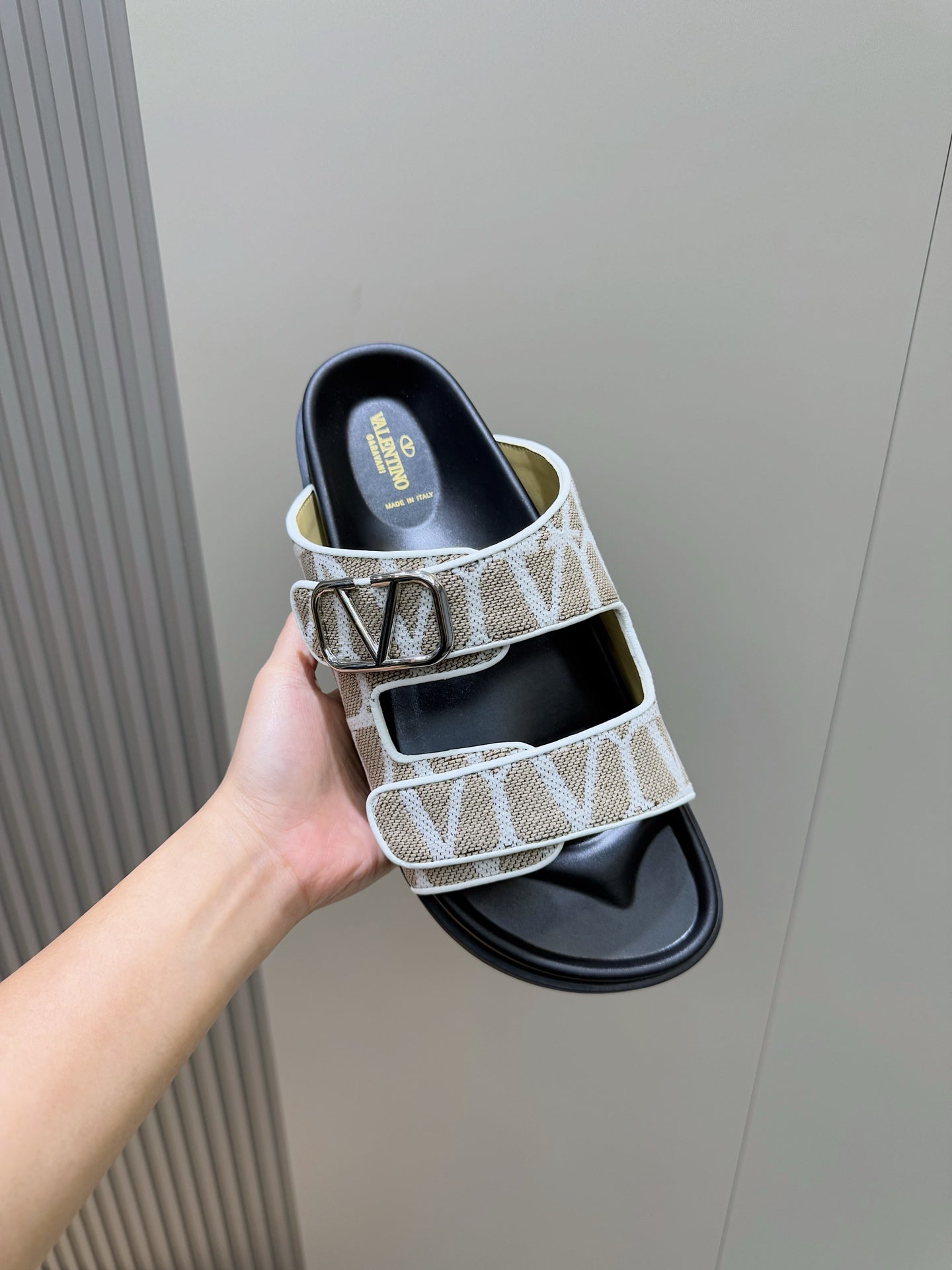 LuxluxHouse Best Quality Sandals Valentino