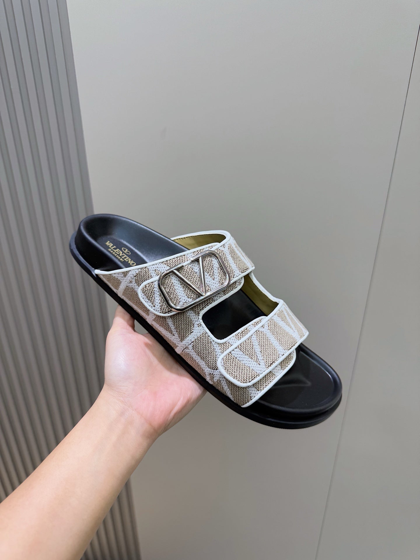 LuxluxHouse Best Quality Sandals Valentino