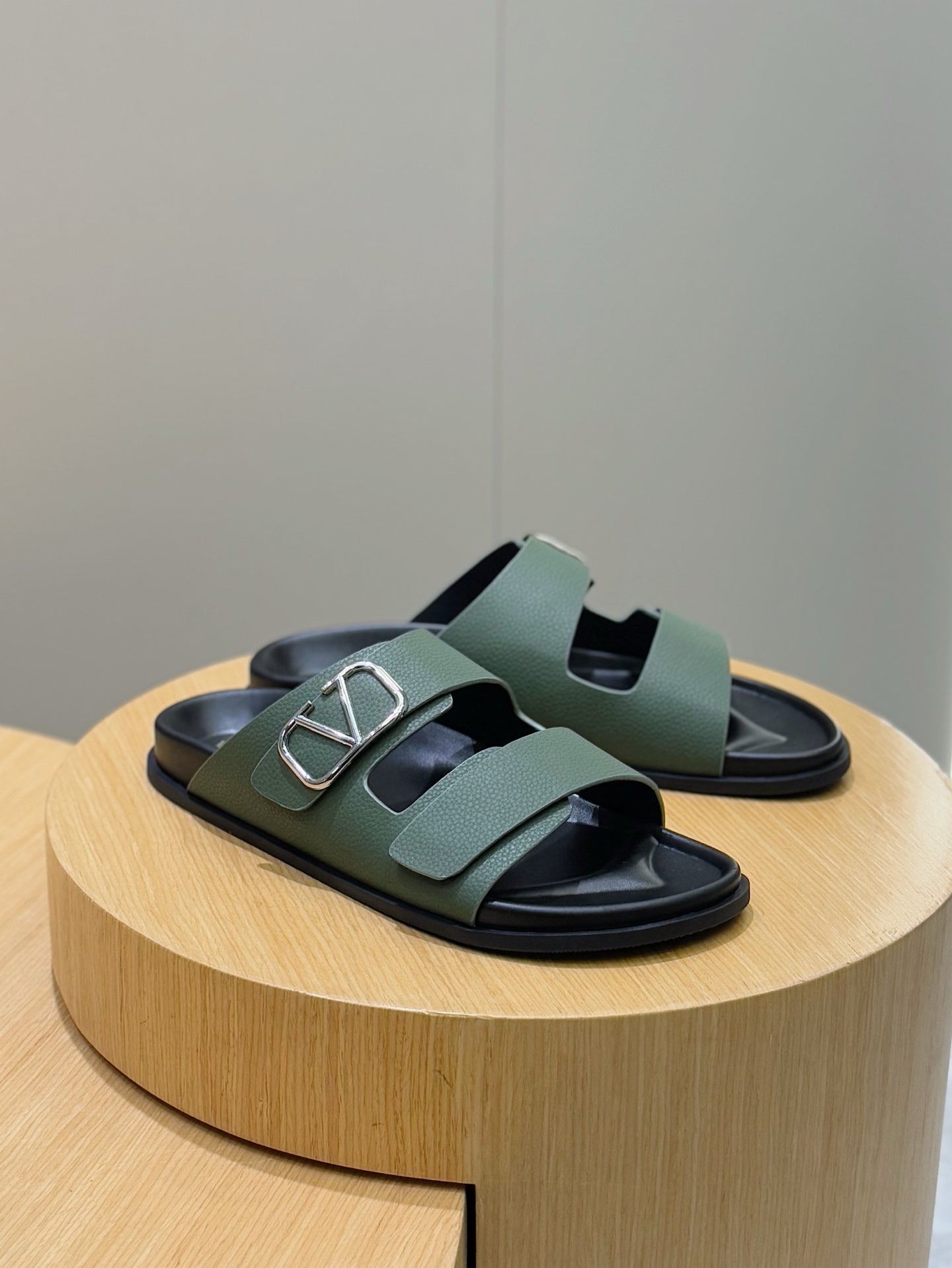 LuxluxHouse Best Quality Sandals Valentino