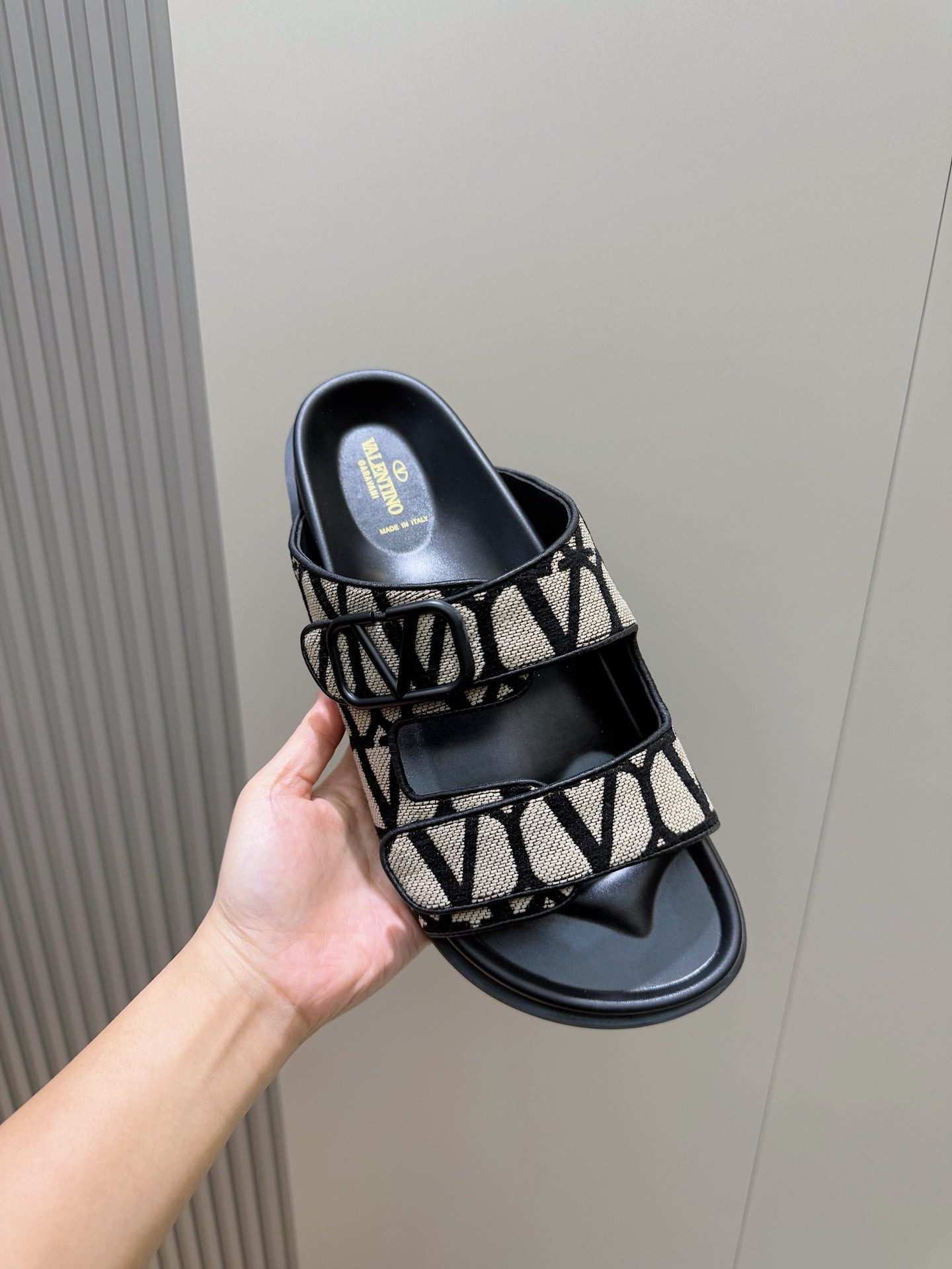 LuxluxHouse Best Quality Sandals Valentino