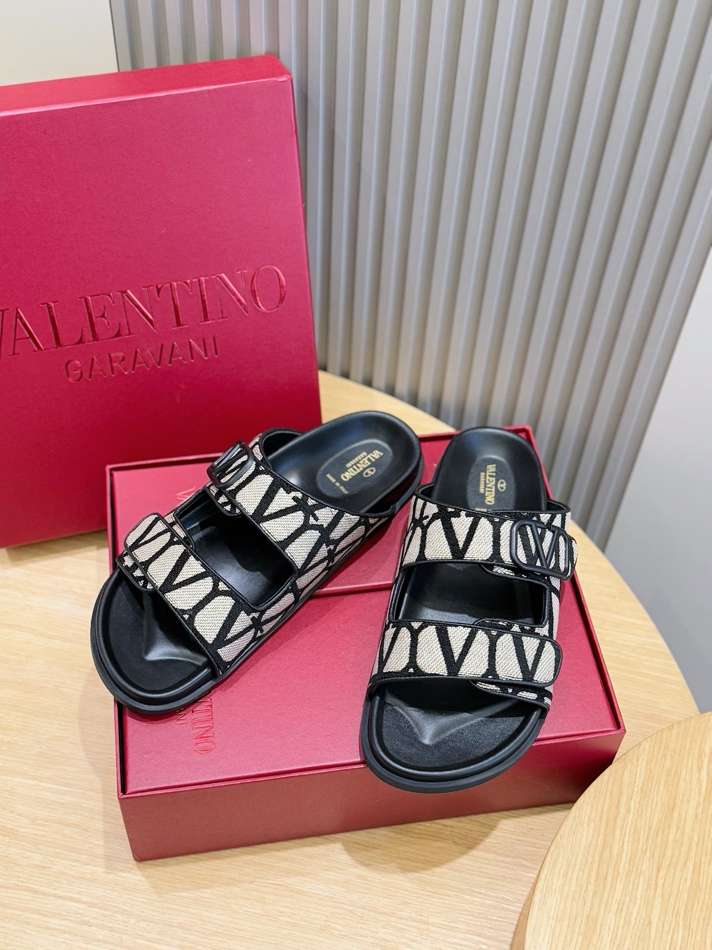 LuxluxHouse Best Quality Sandals Valentino