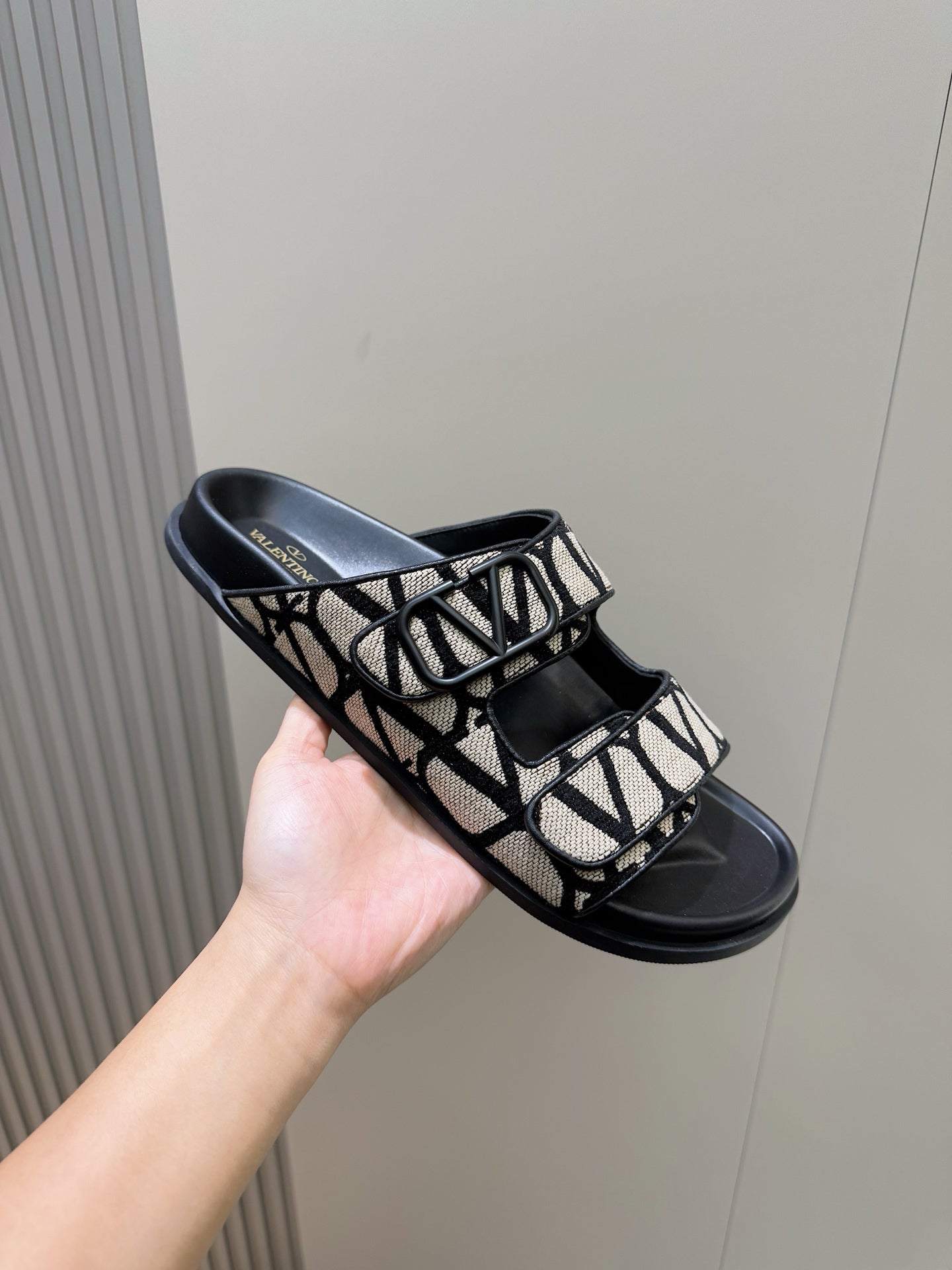 LuxluxHouse Best Quality Sandals Valentino