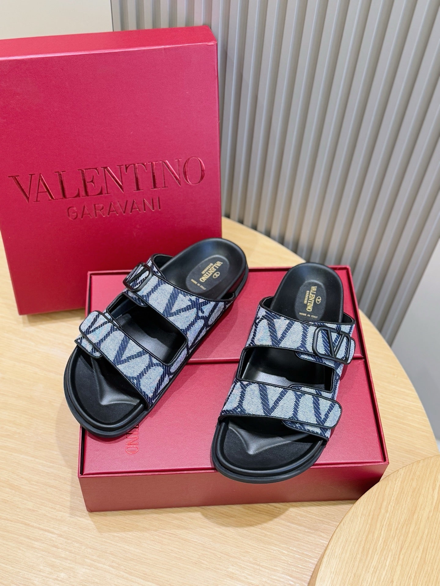 LuxluxHouse Best Quality Sandals Valentino