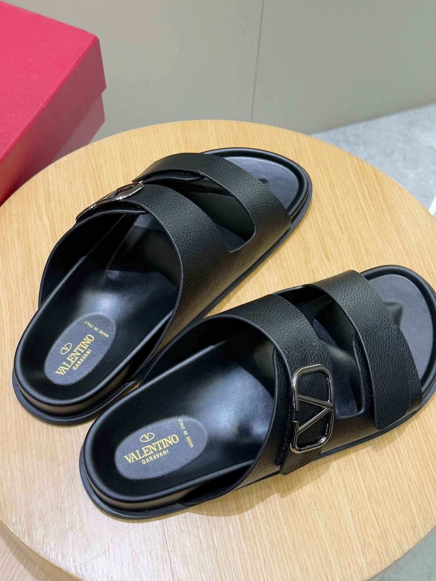 LuxluxHouse Best Quality Sandals Valentino