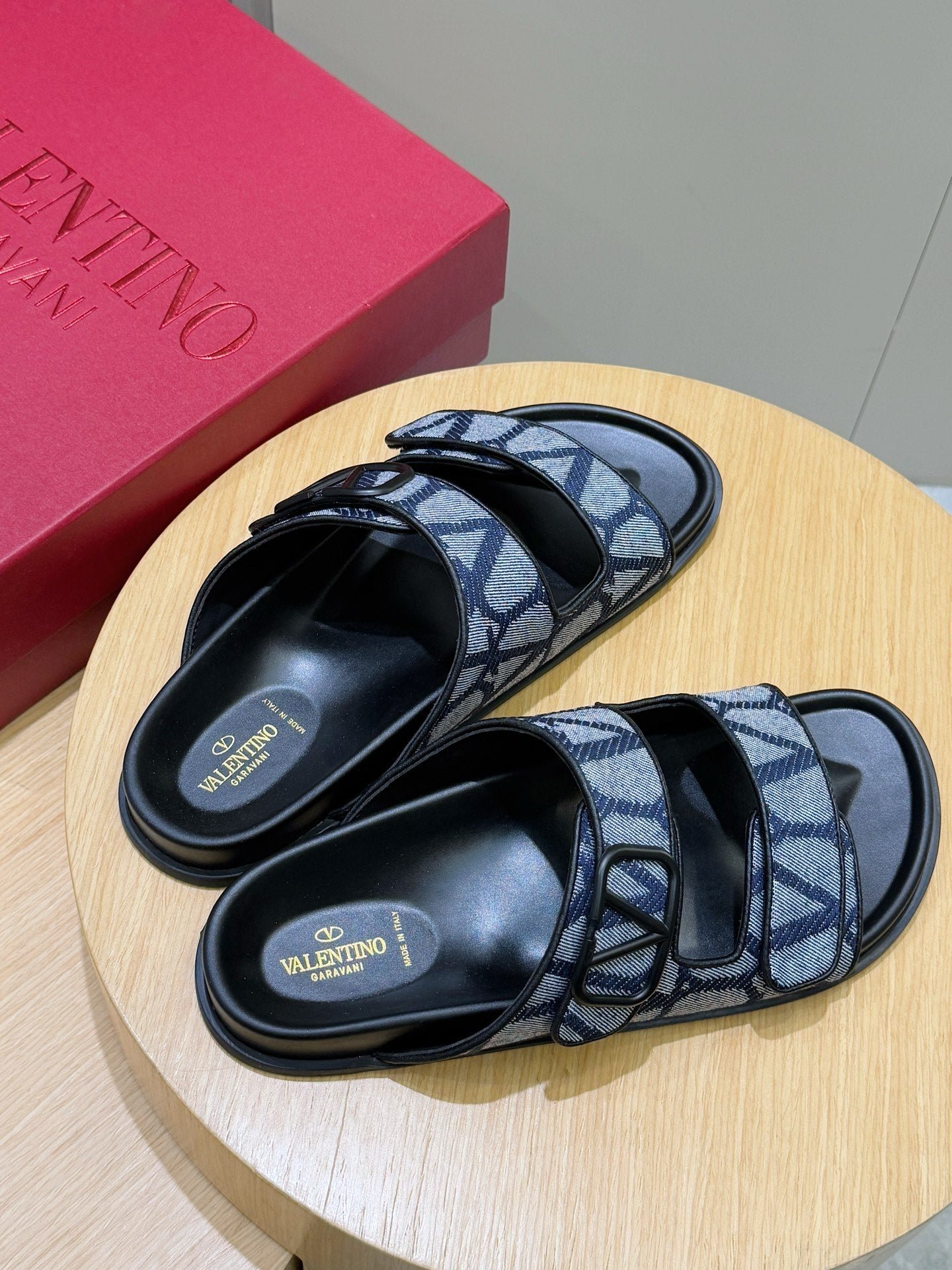 LuxluxHouse Best Quality Sandals Valentino