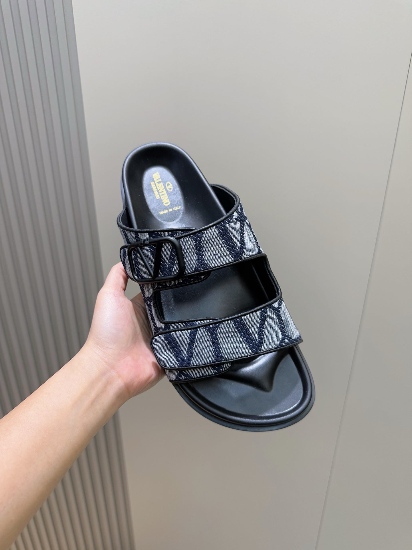 LuxluxHouse Best Quality Sandals Valentino