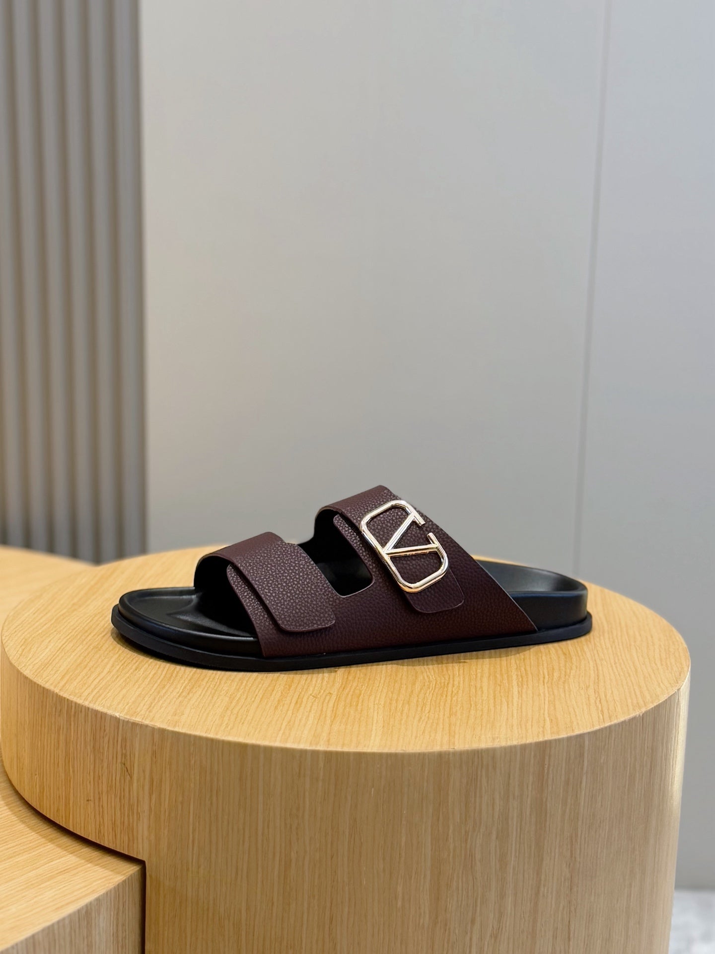 LuxluxHouse Best Quality Sandals Valentino