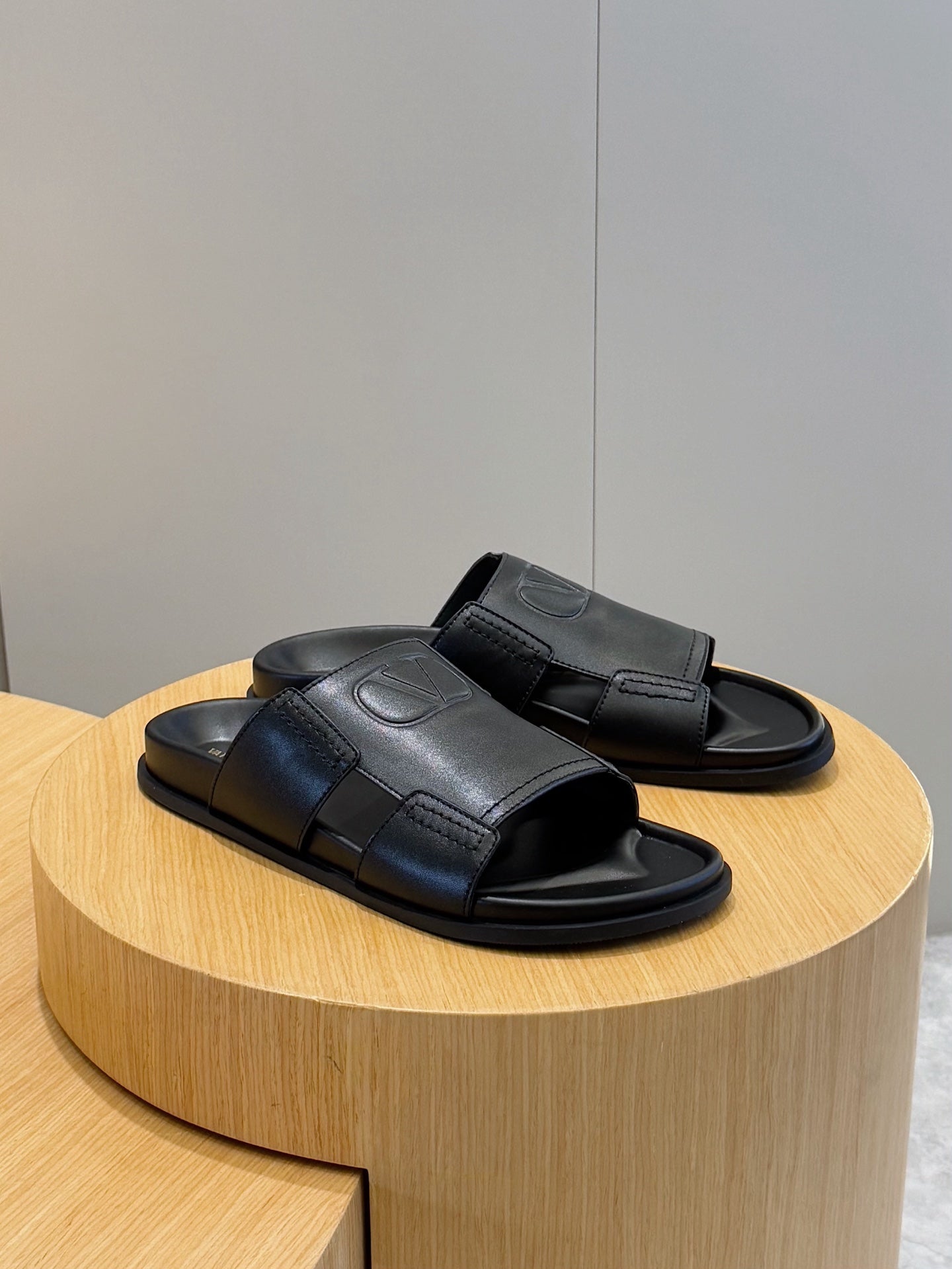 LuxluxHouse Best Quality Sandals Valentino