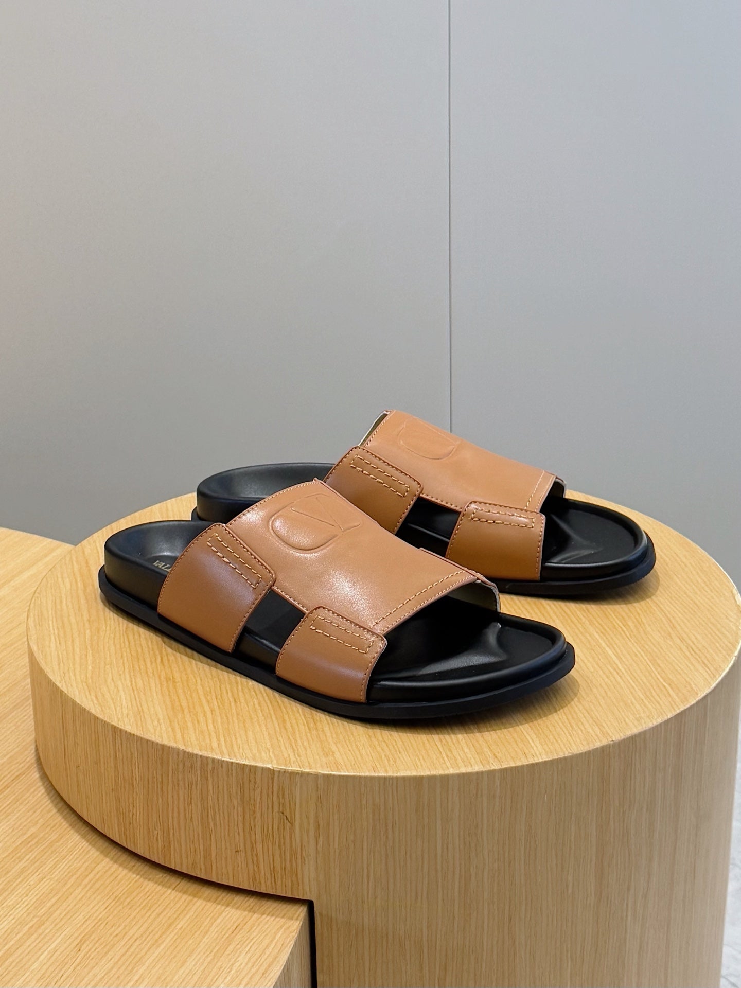 LuxluxHouse Best Quality Sandals Valentino