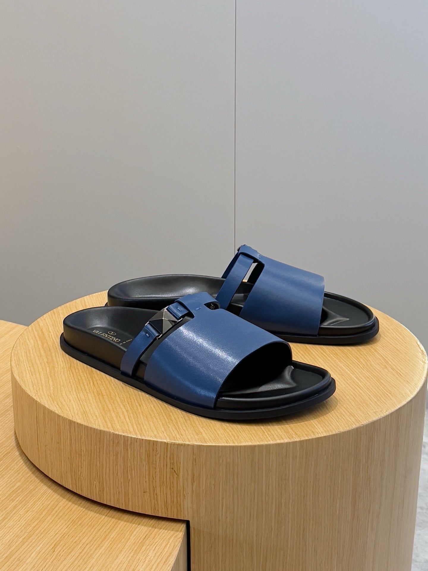 LuxluxHouse Best Quality Sandals Valentino