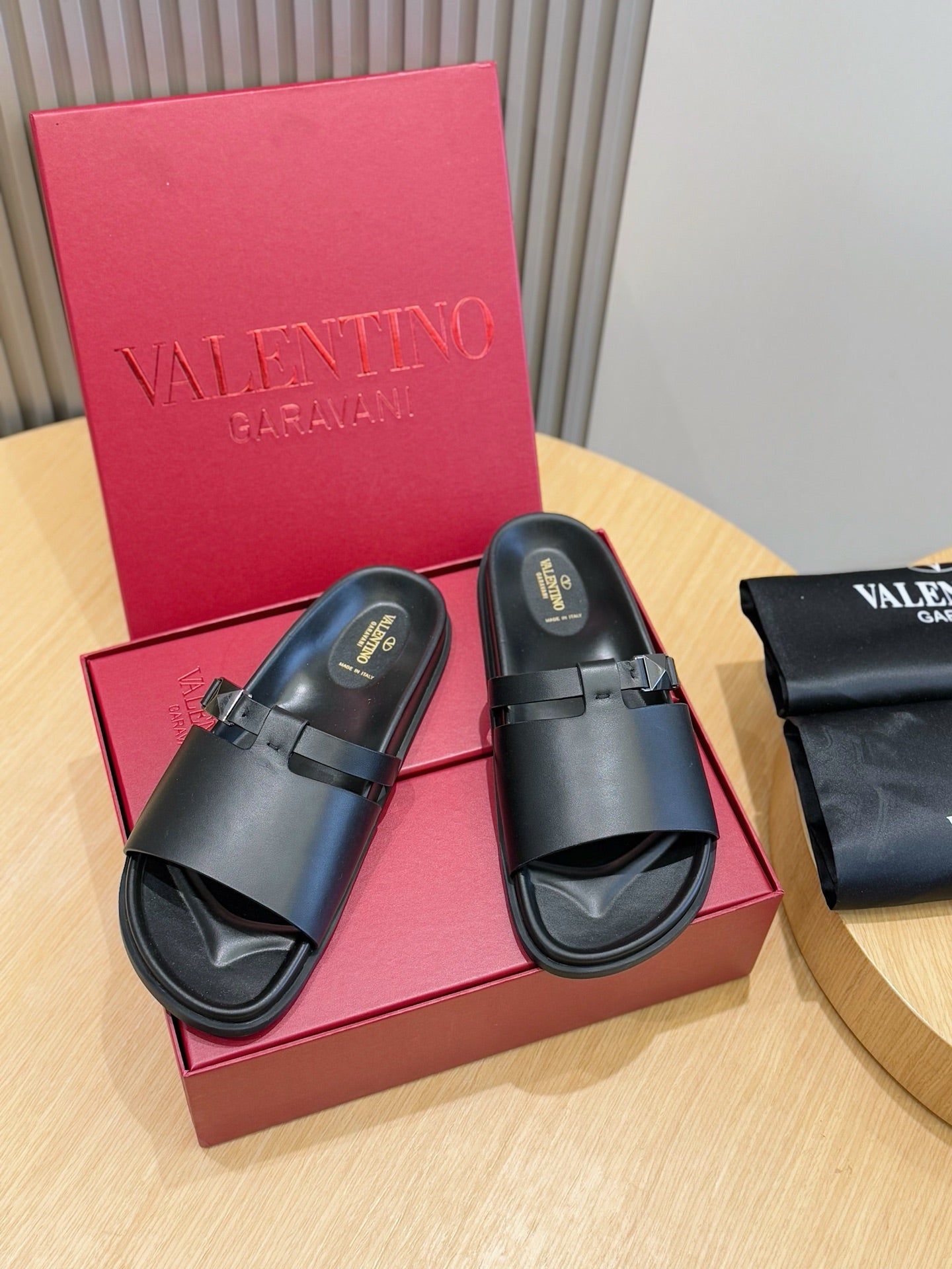 LuxluxHouse Best Quality Sandals Valentino