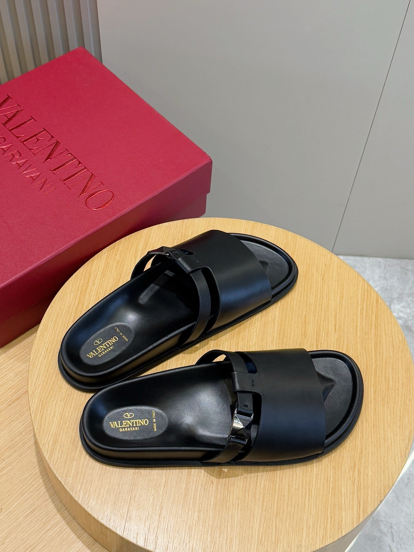 LuxluxHouse Best Quality Sandals Valentino