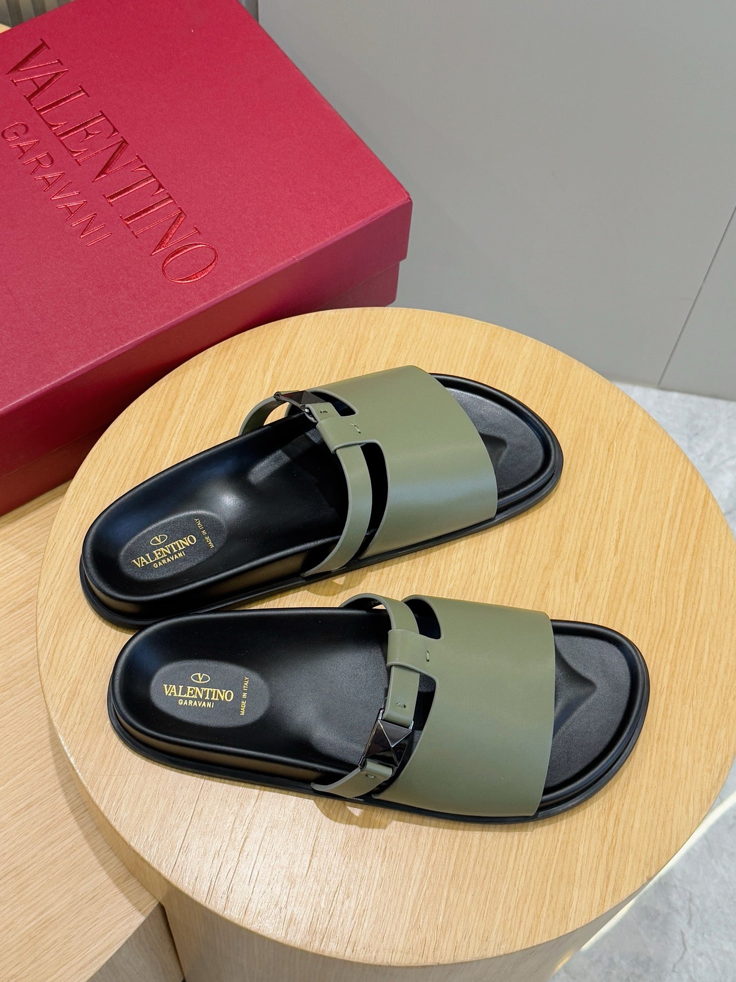LuxluxHouse Best Quality Sandals Valentino