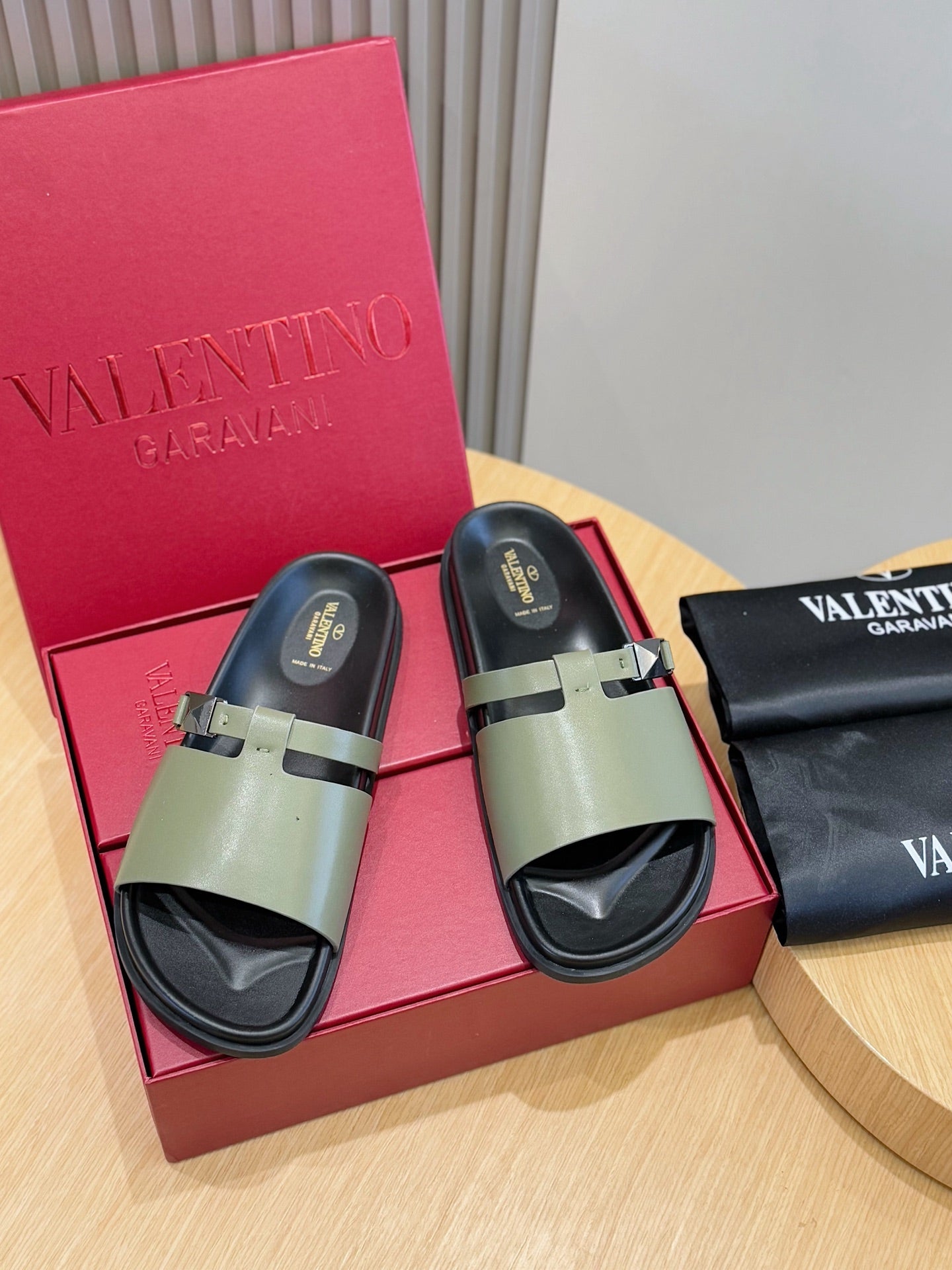 LuxluxHouse Best Quality Sandals Valentino