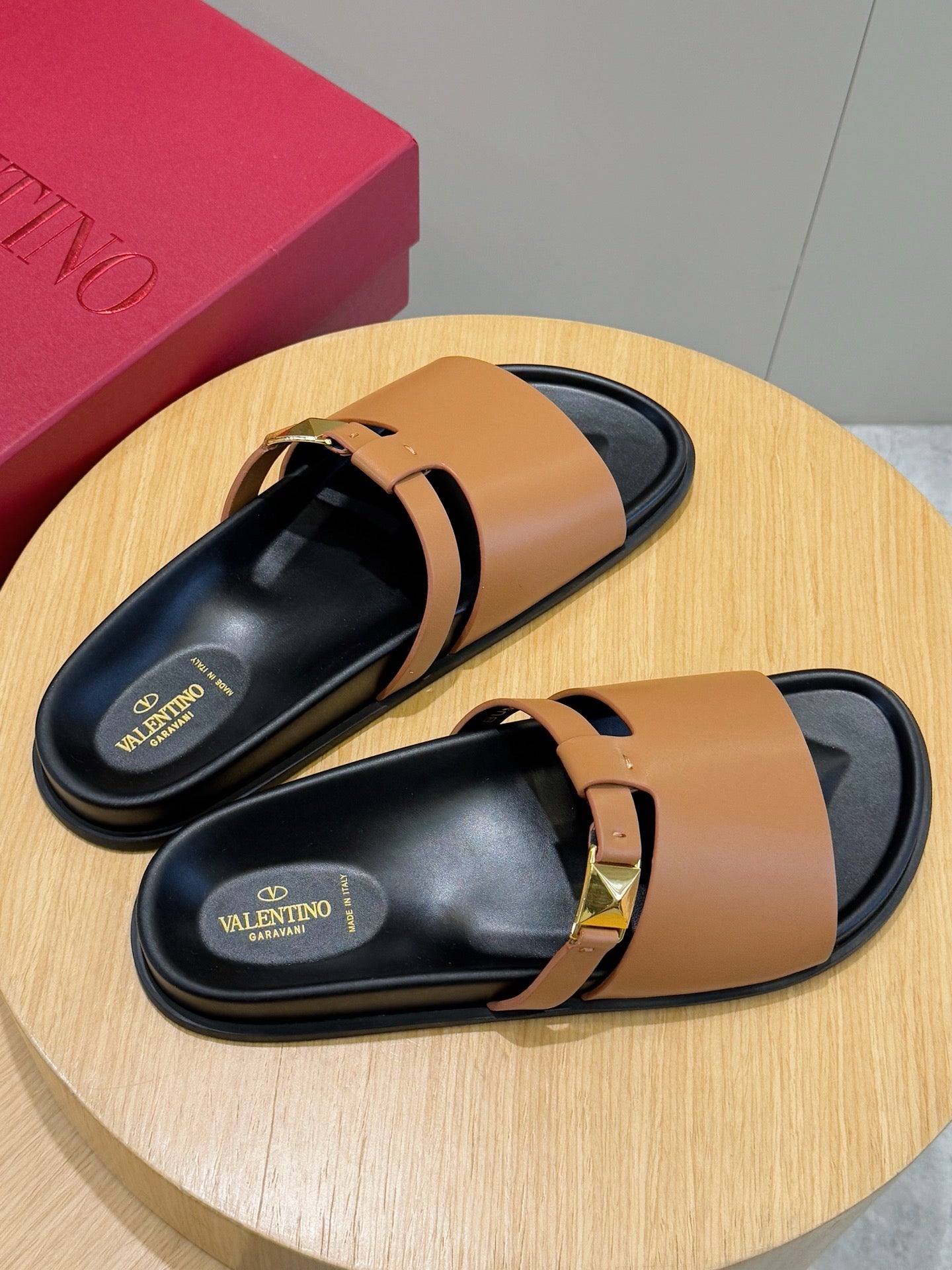 LuxluxHouse Best Quality Sandals Valentino