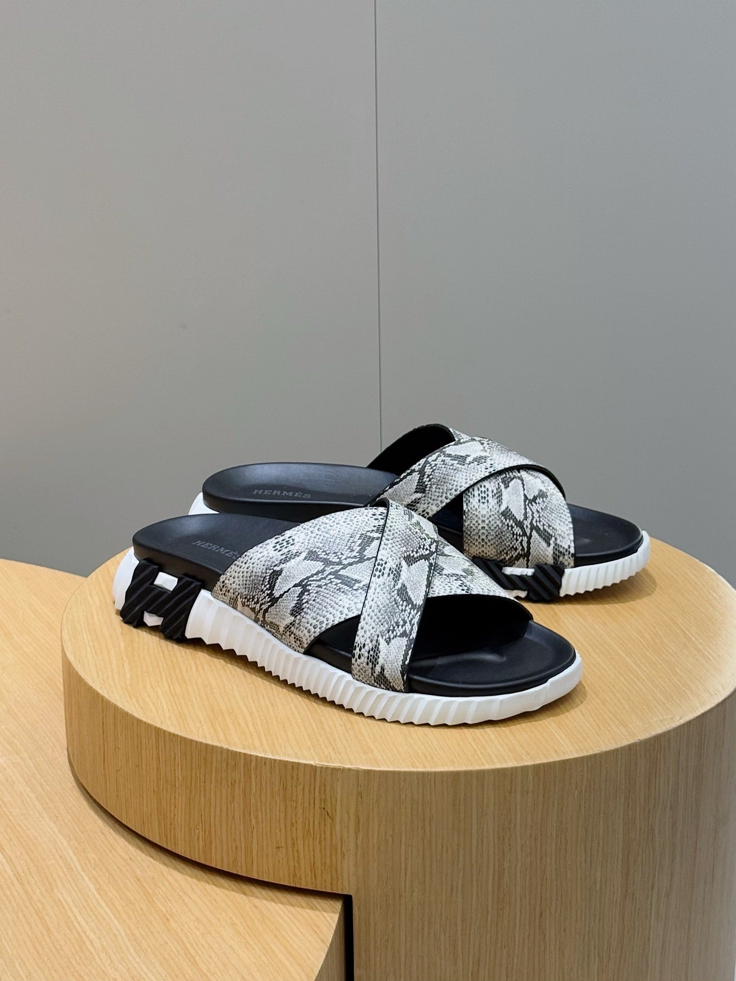 LuxluxHouse Best Quality Sandals Hermes