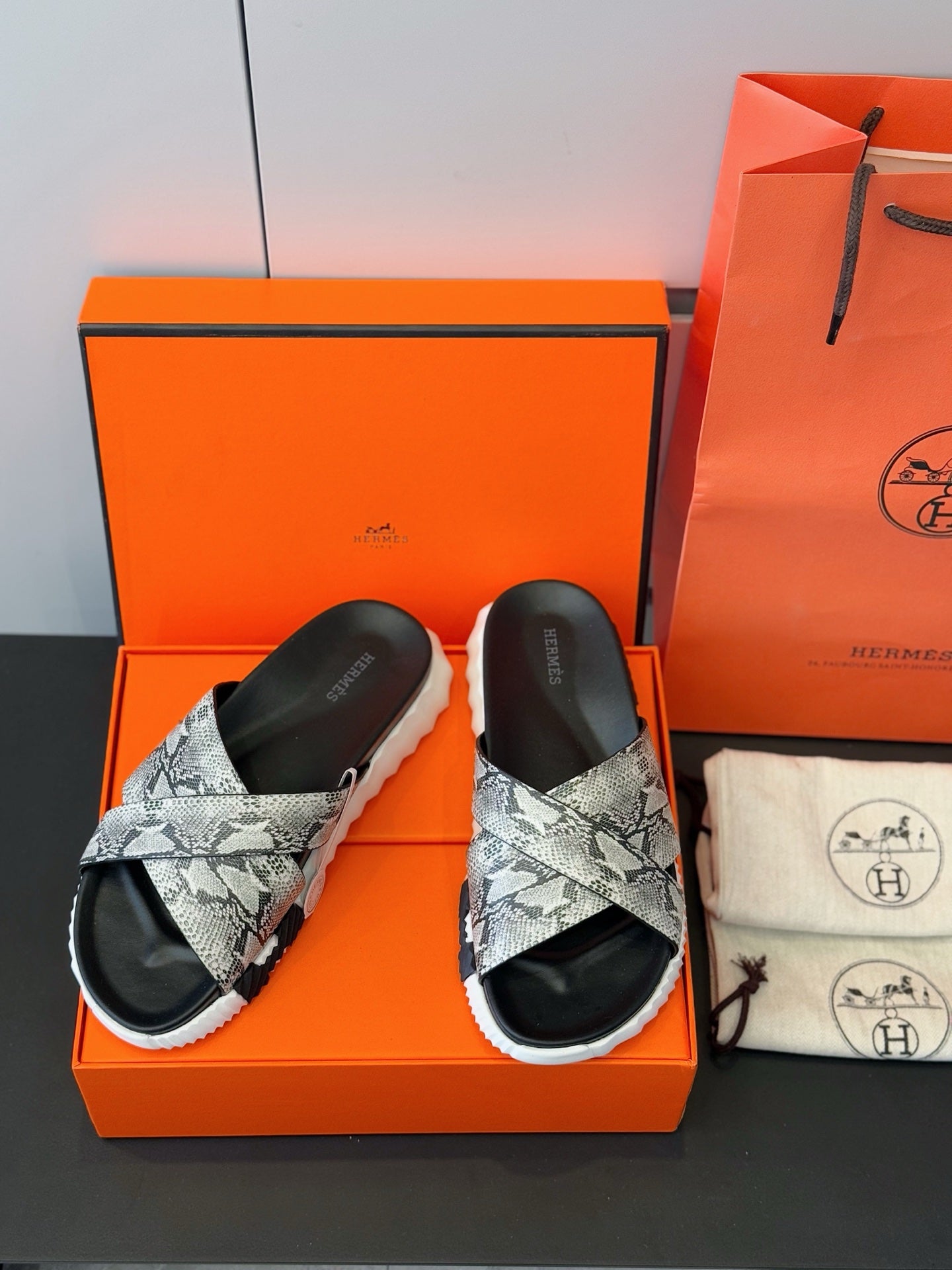 LuxluxHouse Best Quality Sandals Hermes