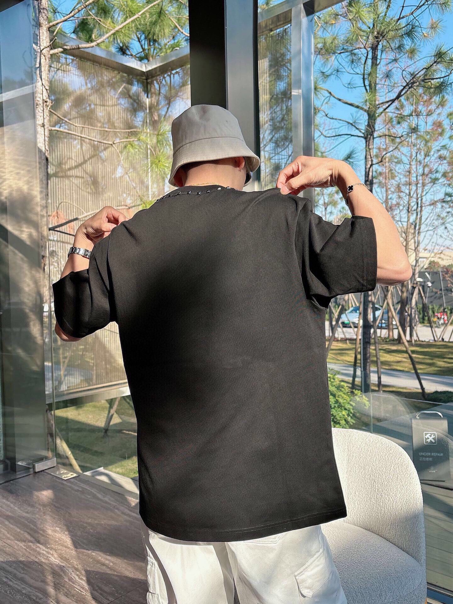 LuxluxHouse Best Quality Clothes Valentino T-shirt