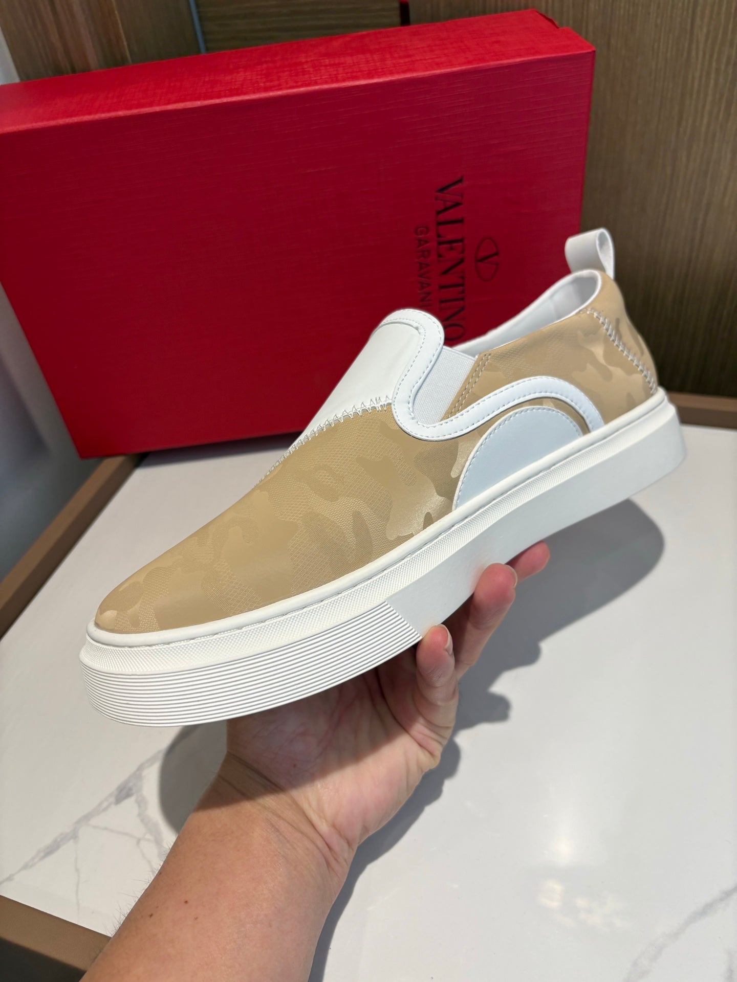 LuxluxHouse Best Quality Shoes Valentino