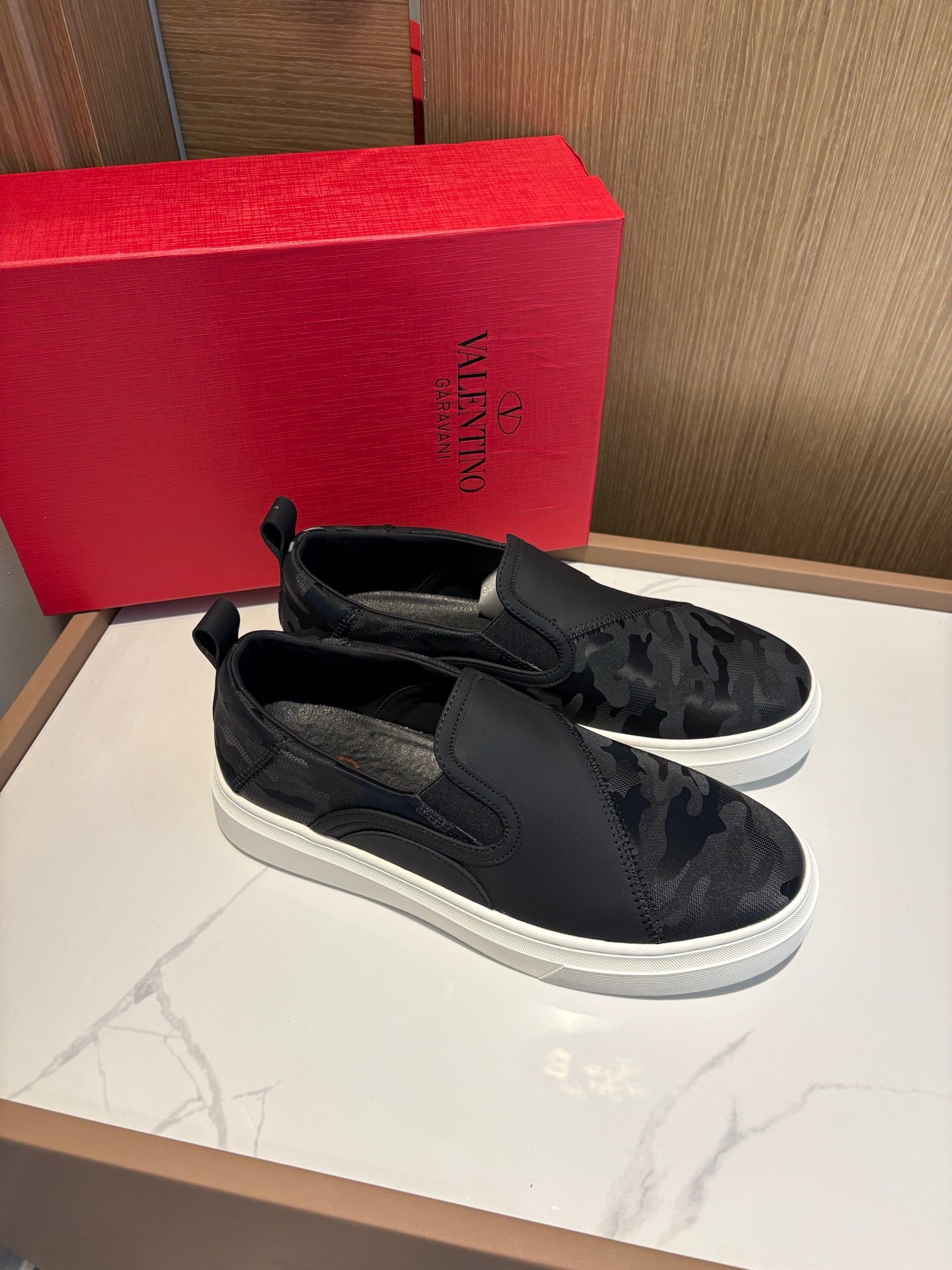 LuxluxHouse Best Quality Shoes Valentino