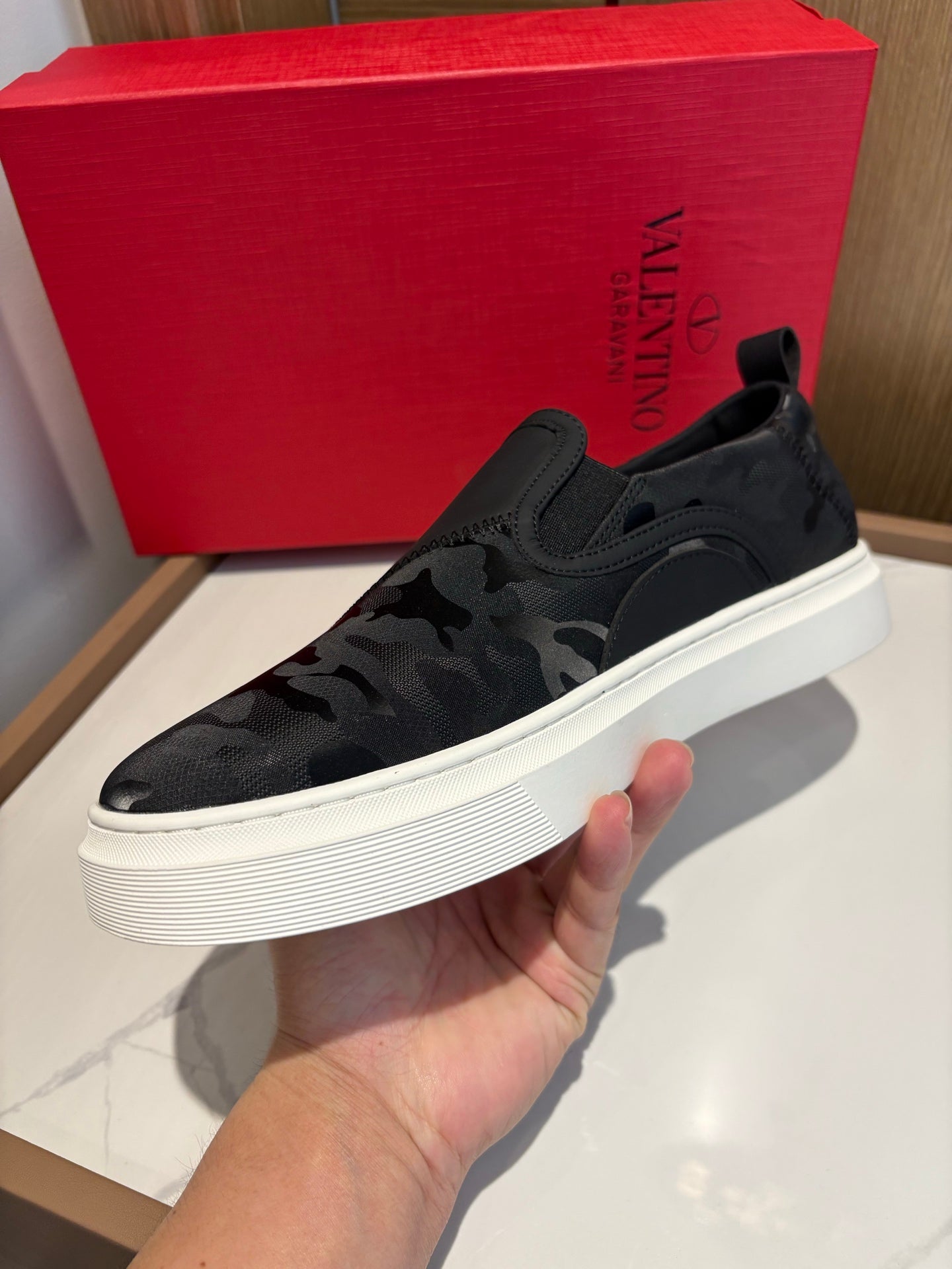 LuxluxHouse Best Quality Shoes Valentino