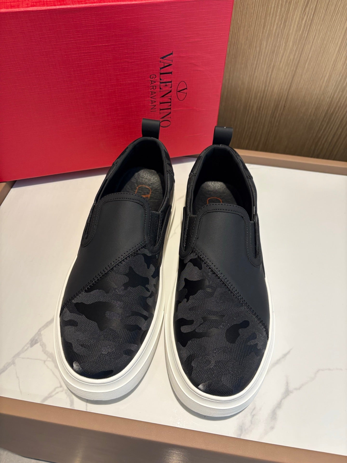 LuxluxHouse Best Quality Shoes Valentino