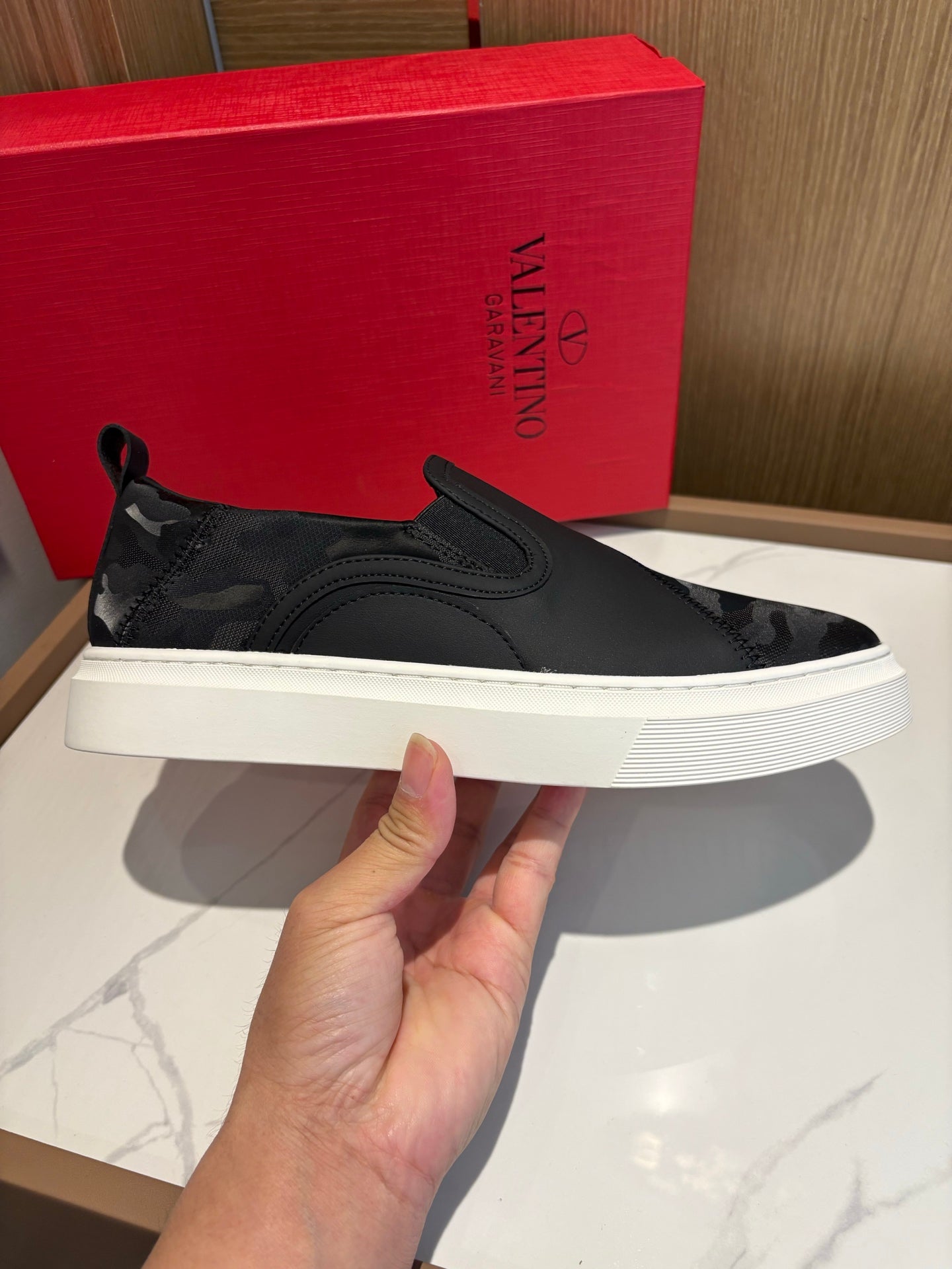 LuxluxHouse Best Quality Shoes Valentino