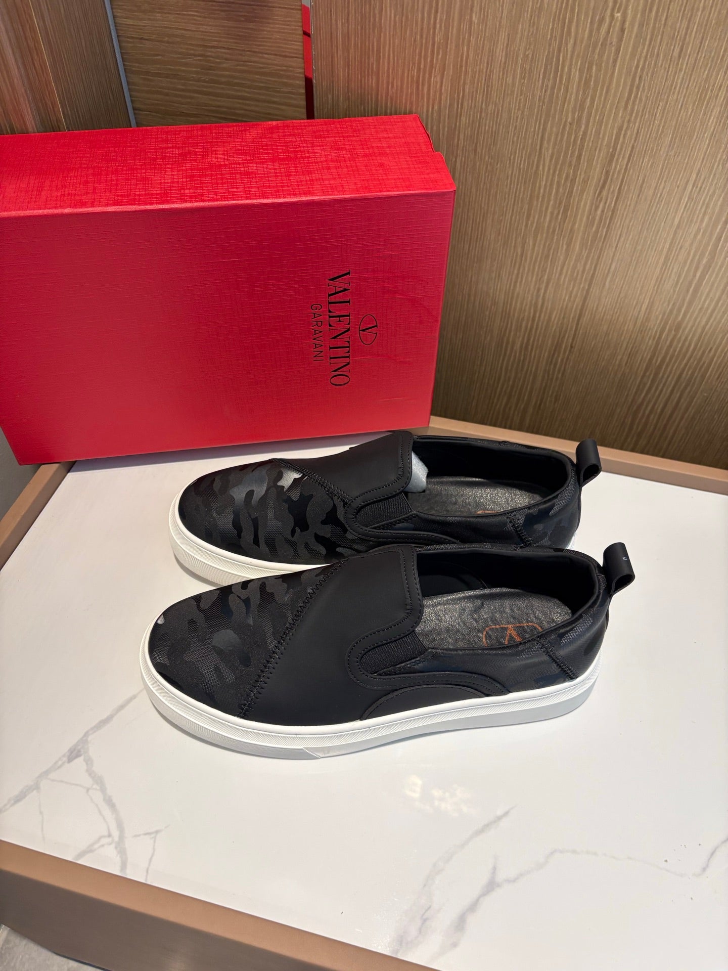 LuxluxHouse Best Quality Shoes Valentino