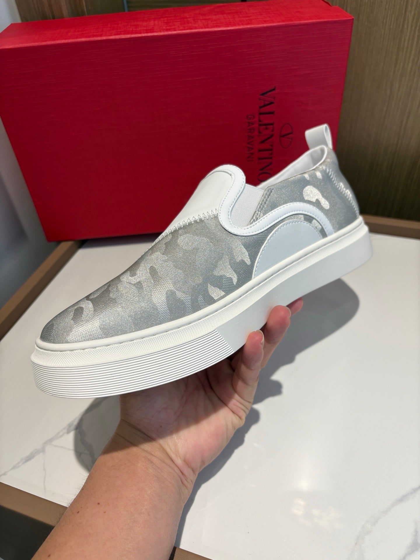 LuxluxHouse Best Quality Shoes Valentino