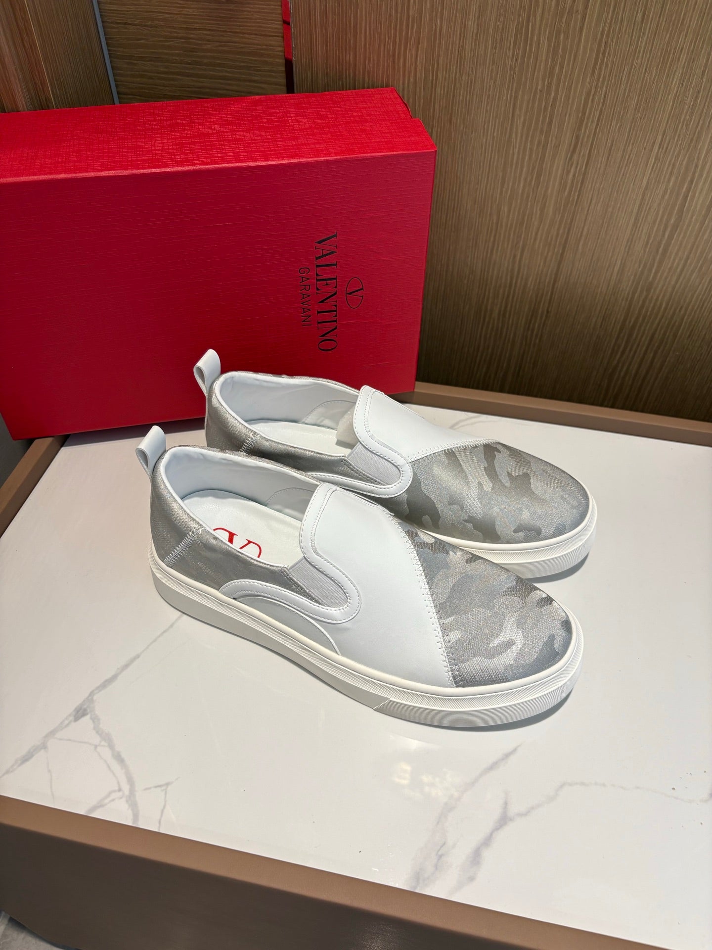 LuxluxHouse Best Quality Shoes Valentino