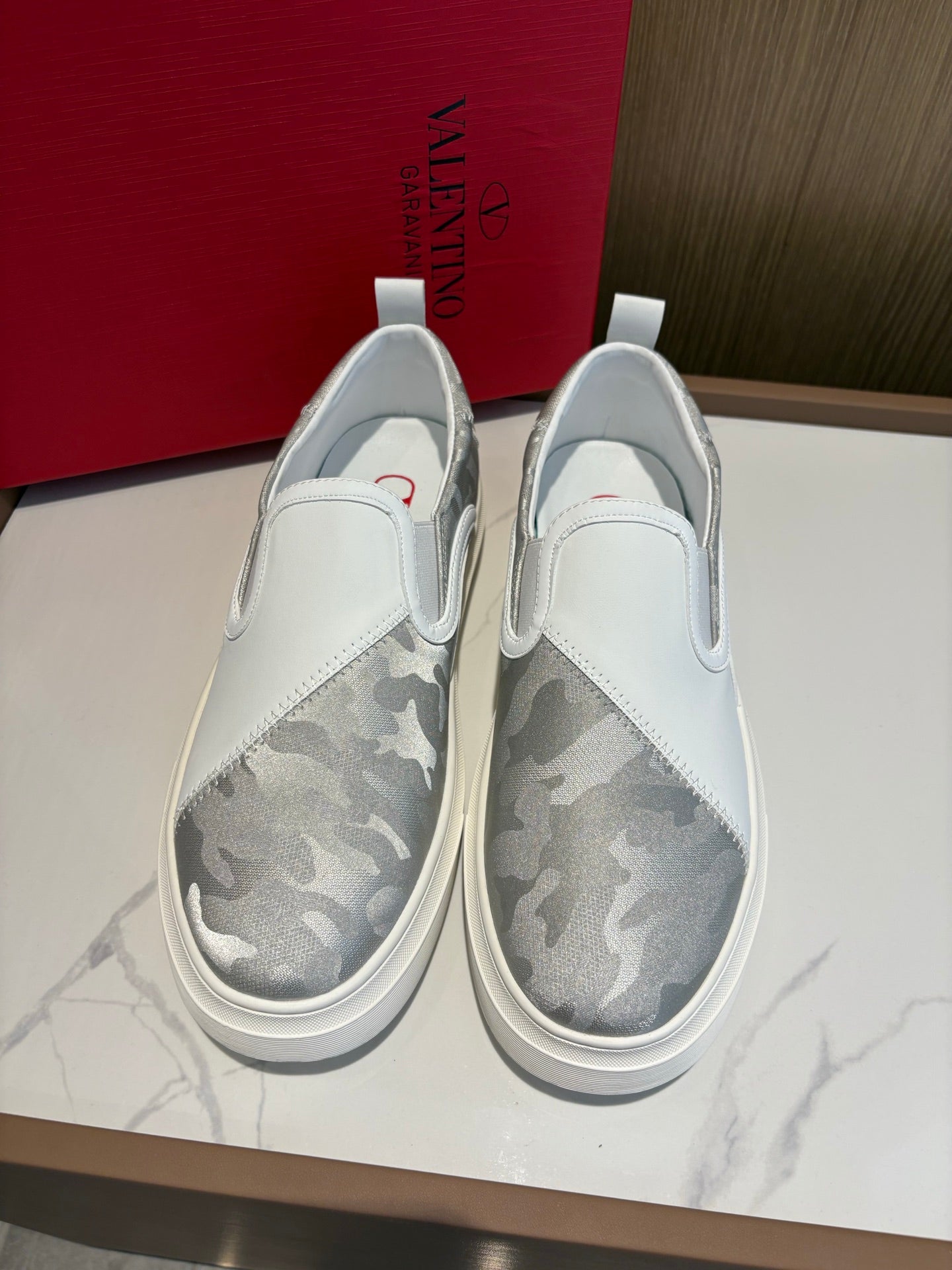 LuxluxHouse Best Quality Shoes Valentino