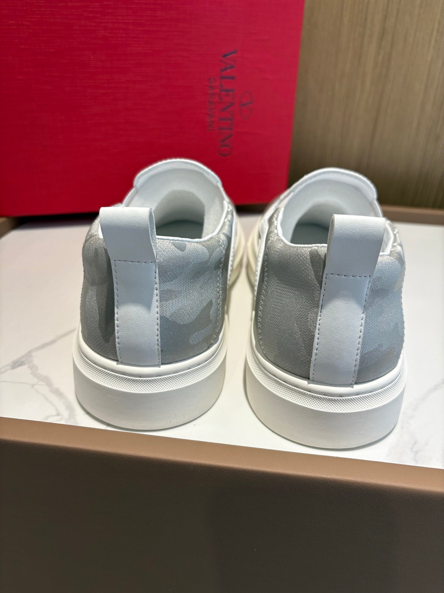 LuxluxHouse Best Quality Shoes Valentino