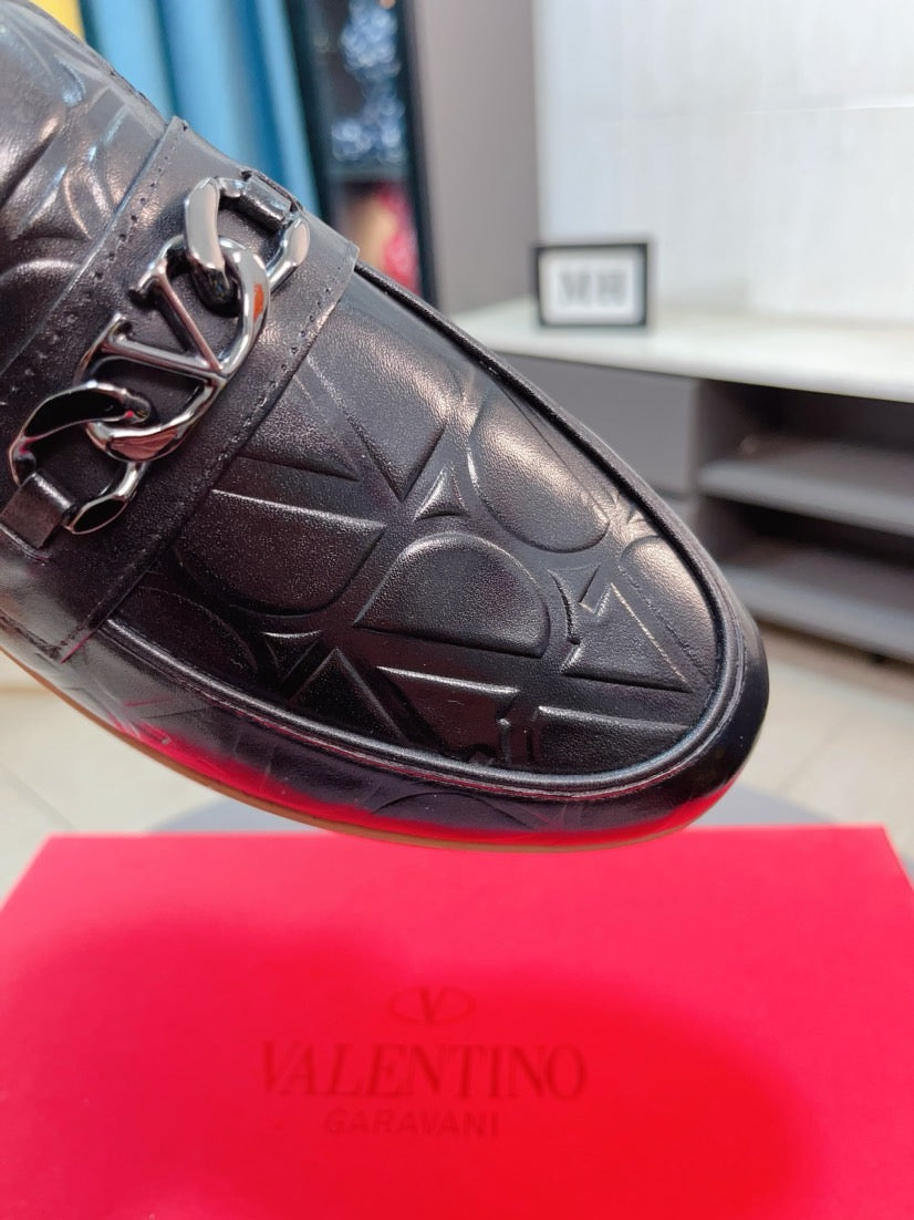 LuxluxHouse Best Quality Shoes Valentino