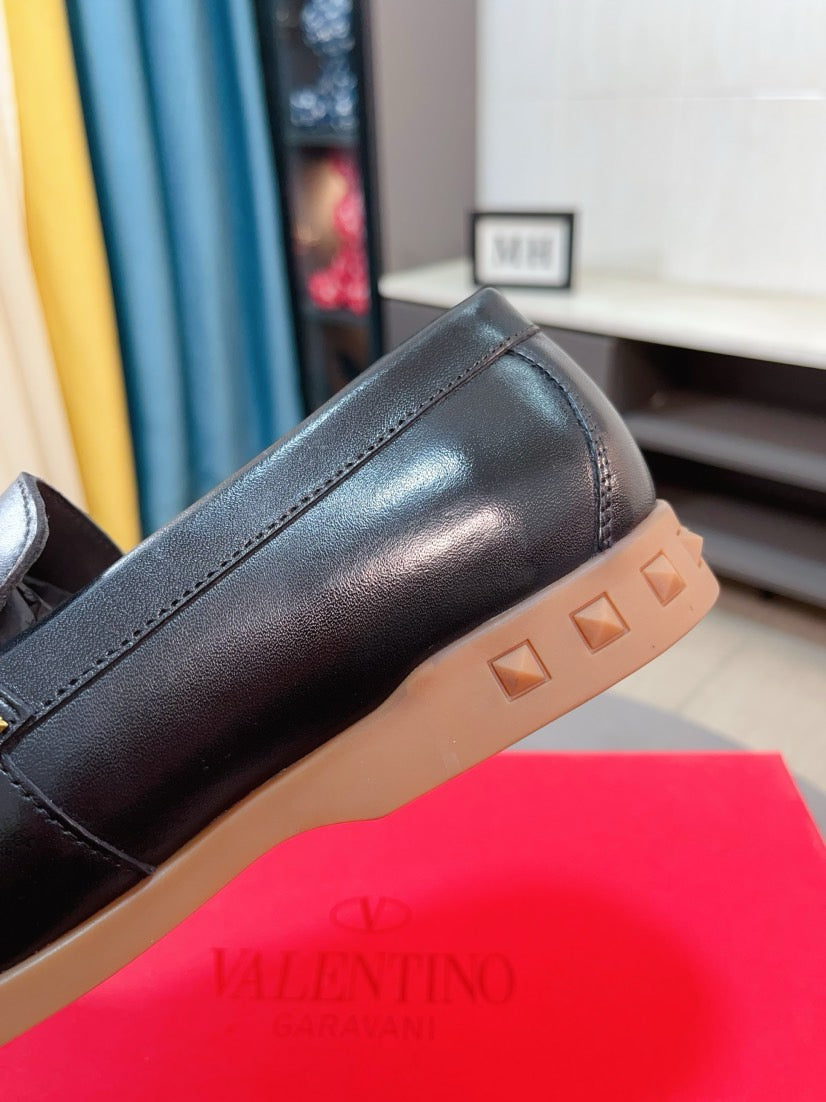 LuxluxHouse Best Quality Shoes Valentino