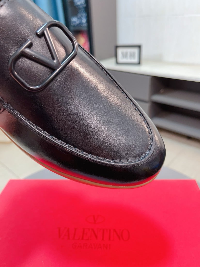 LuxluxHouse Best Quality Shoes Valentino