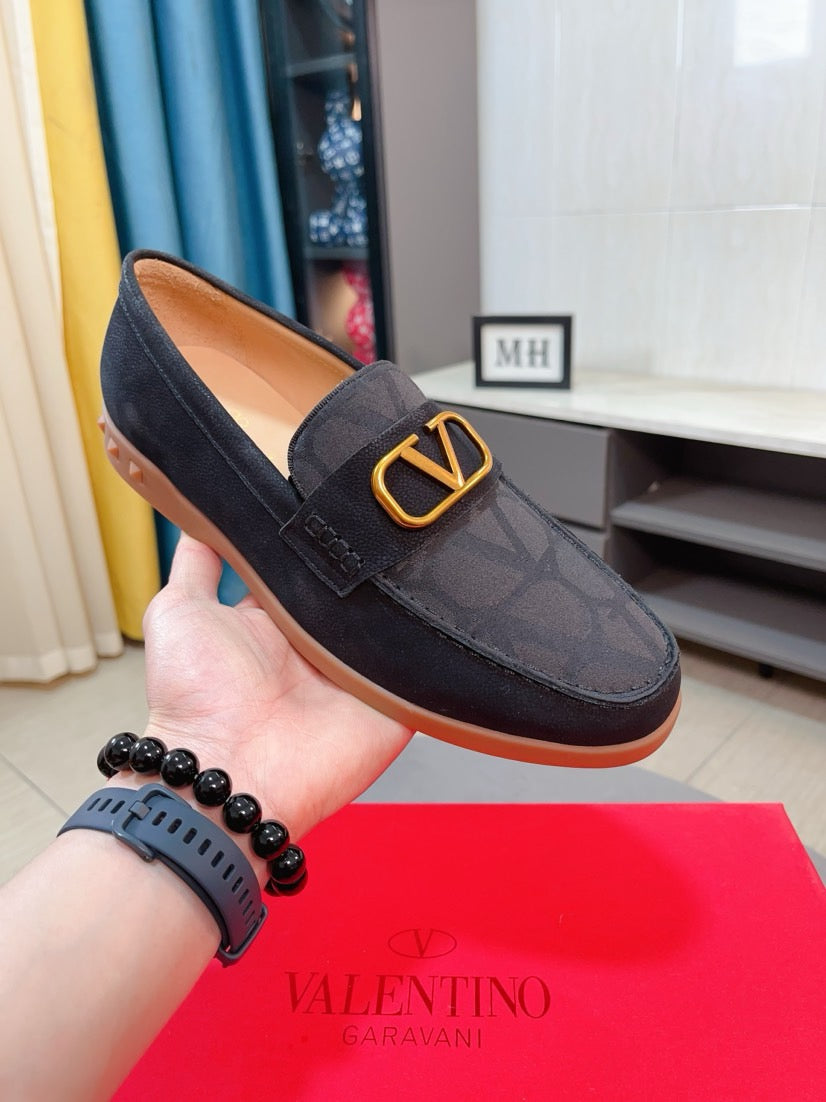 LuxluxHouse Best Quality Shoes Valentino