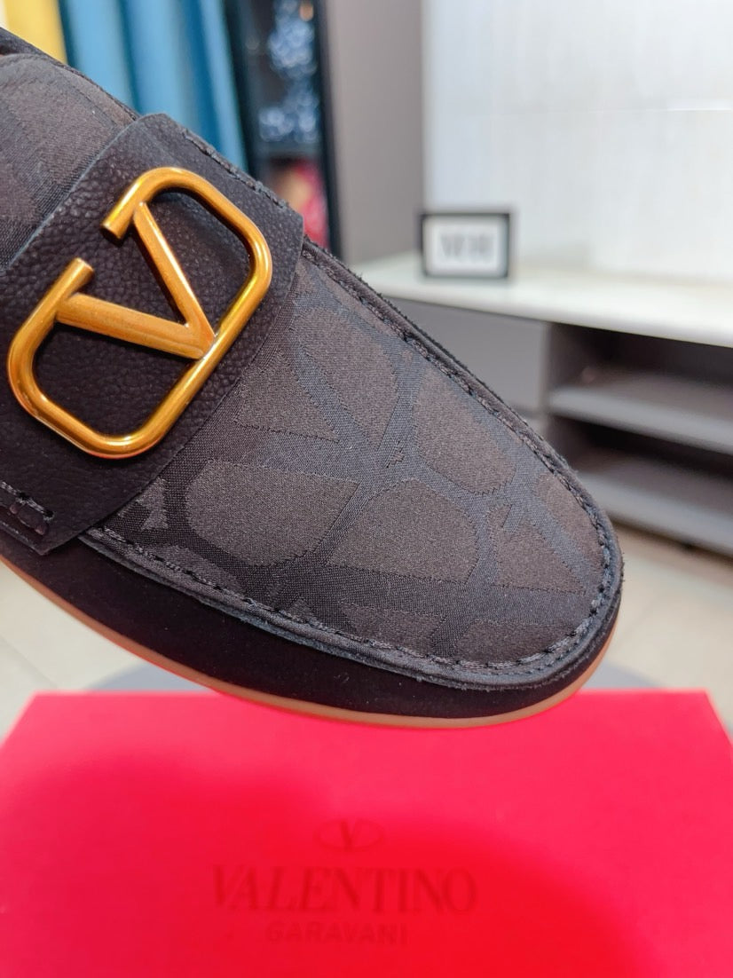 LuxluxHouse Best Quality Shoes Valentino