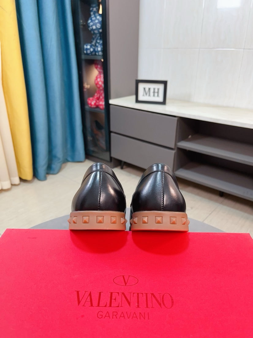 LuxluxHouse Best Quality Shoes Valentino