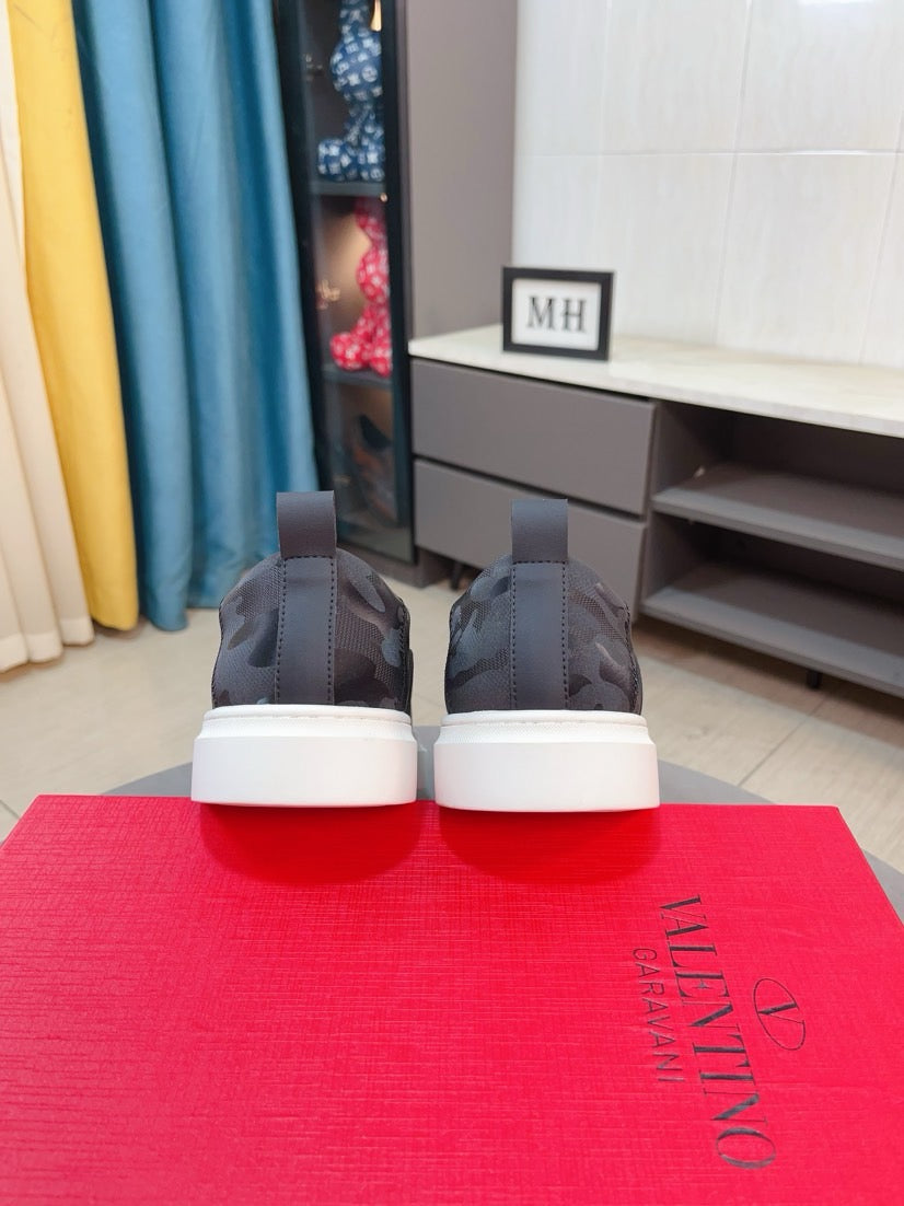 LuxluxHouse Best Quality Shoes Valentino